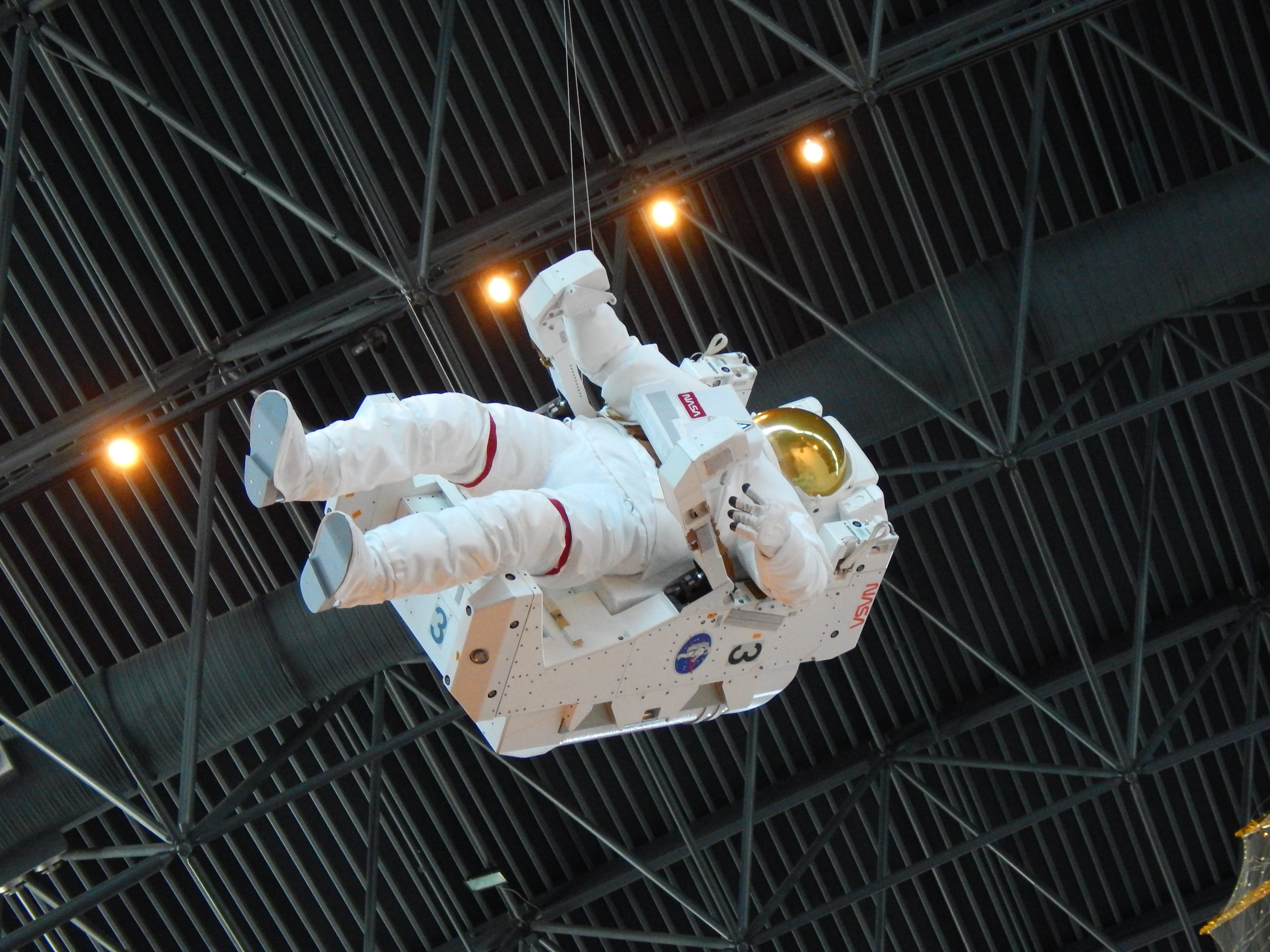 extravehicular mobility unit, space suit, museum, lighting equipment, silver colored, full length, manned mobility unit, mmu, nasa, extravehicular, men, HD Wallpaper