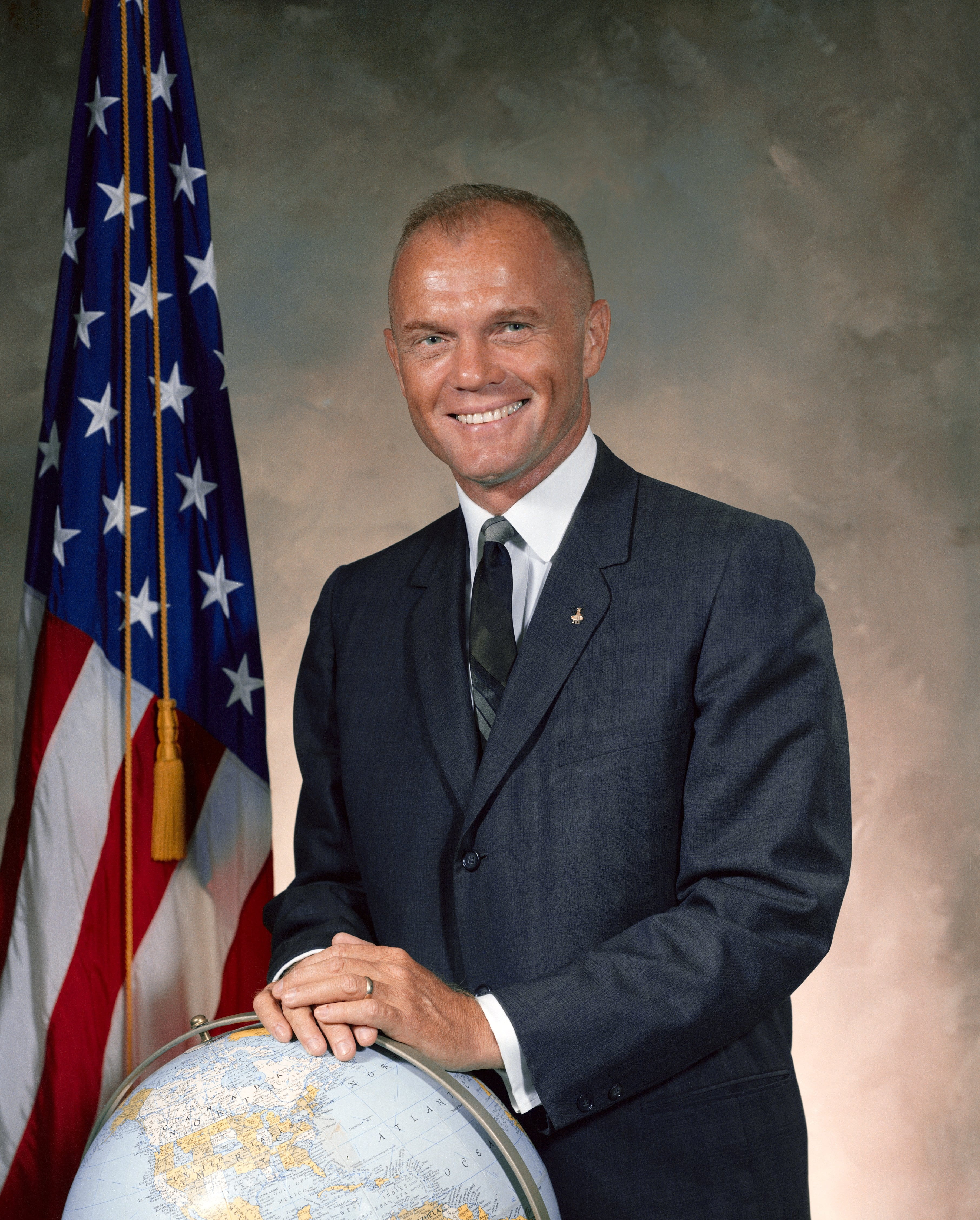 flag, ohio, 30 october 1964, cambridge ohio, one person, portrait, smiling, american aviator, 4K, males, confidence, friendship 7, suit, waist up, united states senator, Phone HD Wallpaper