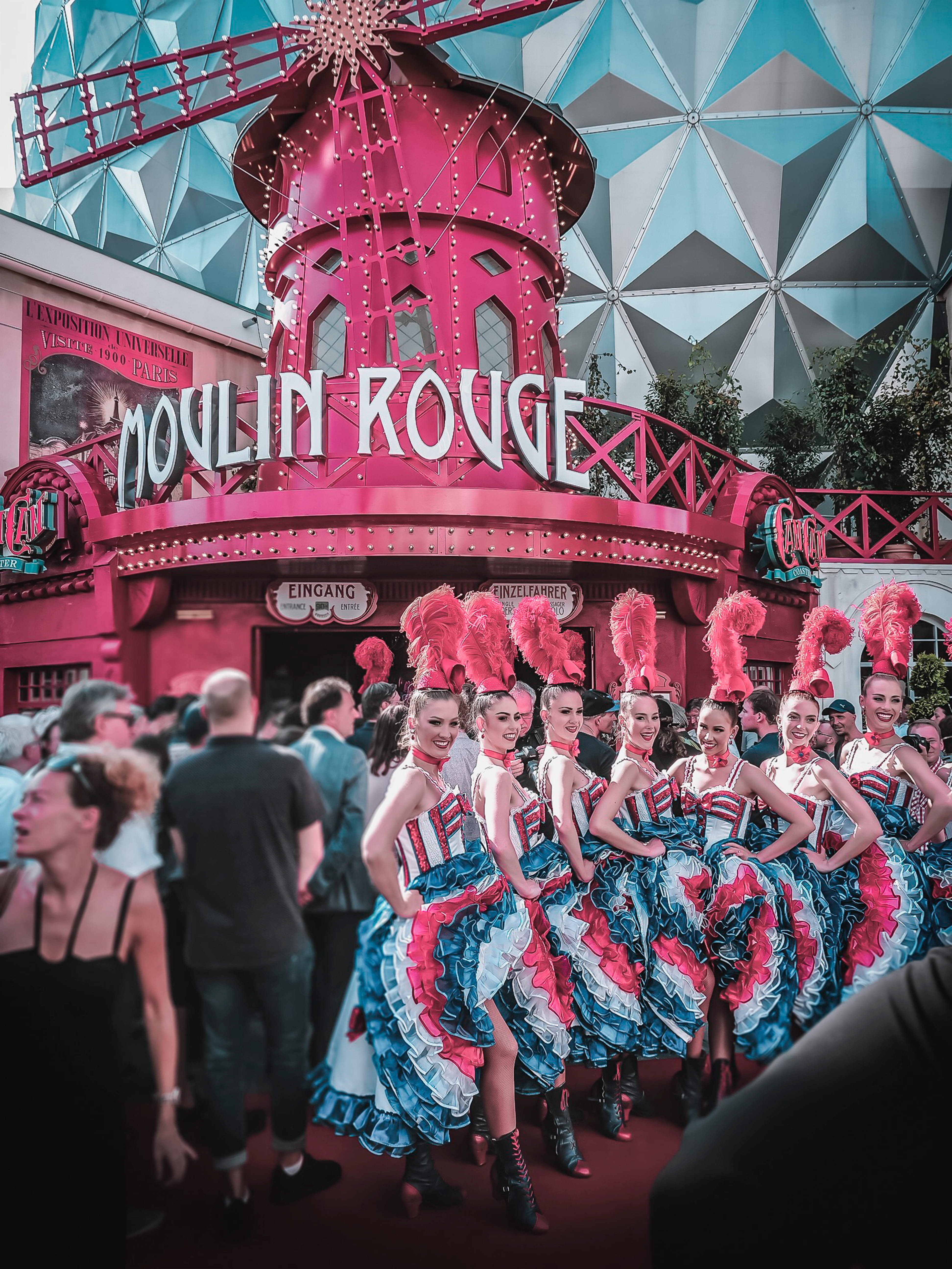text, men, city, germany, crowd, rust (europa-park), rust, architecture, french cancan, red, celebration, vintage, event, women, leisure activity, building exterior, Phone HD Wallpaper