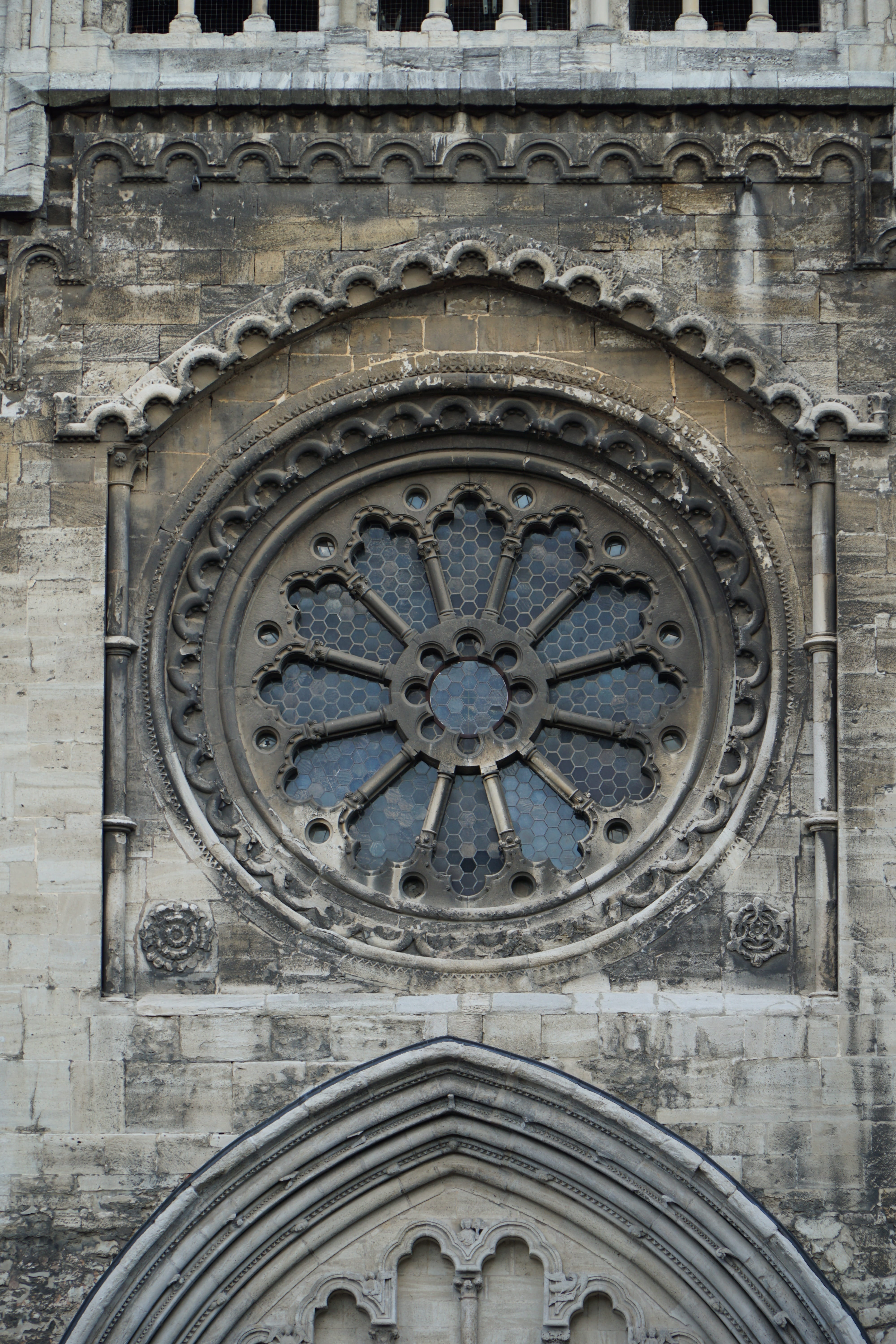 day, religion, architecture, place of worship, window rosette, pattern, floral pattern, architecture and art, arch, travel destinations, dom, 5K, rosette, Phone HD Wallpaper