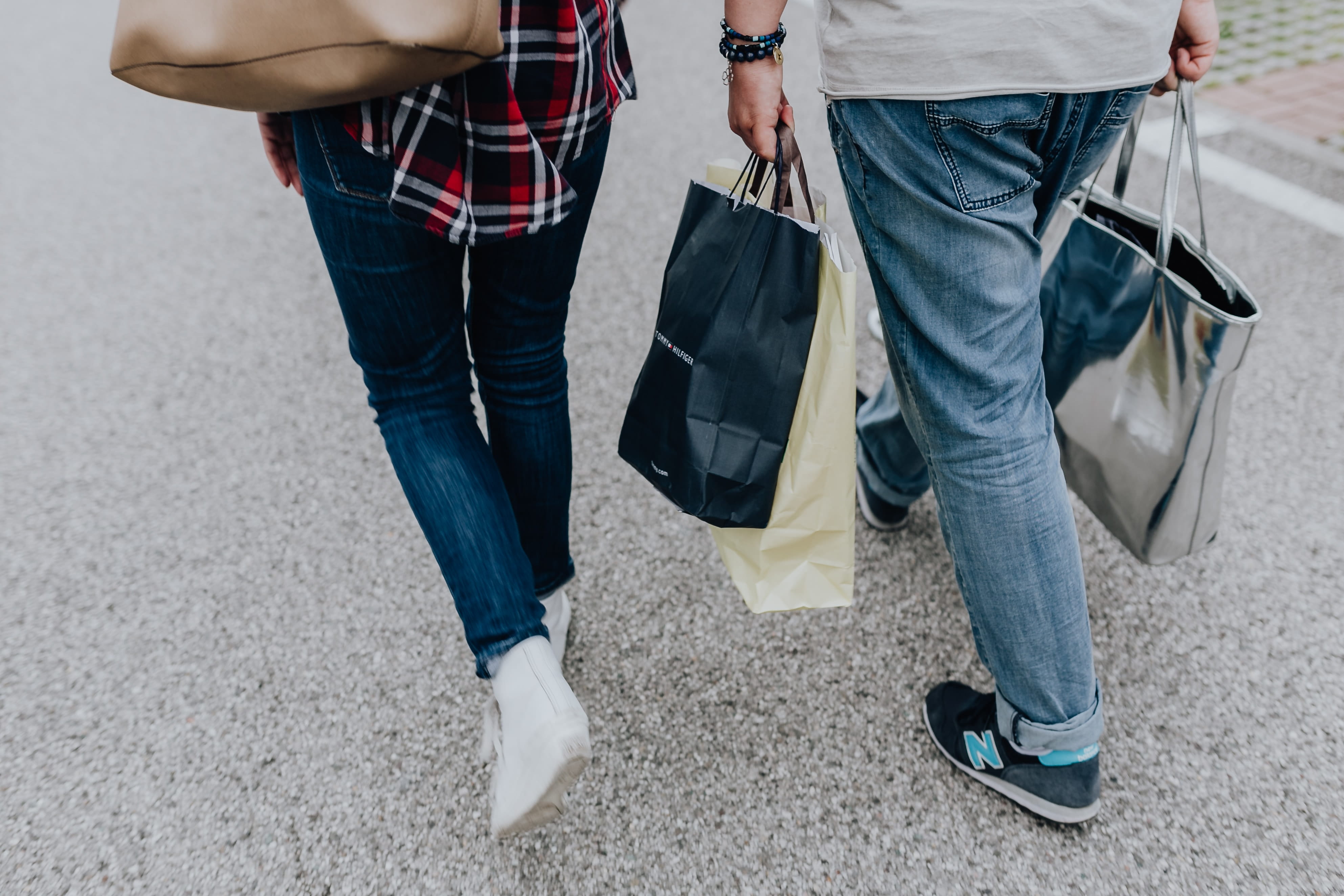 people, leisure activity, di, human limb, outlet, Italy, designer, noventa, noventa di piave, couple - relationship, adult, standing, togetherness, women, HD Wallpaper