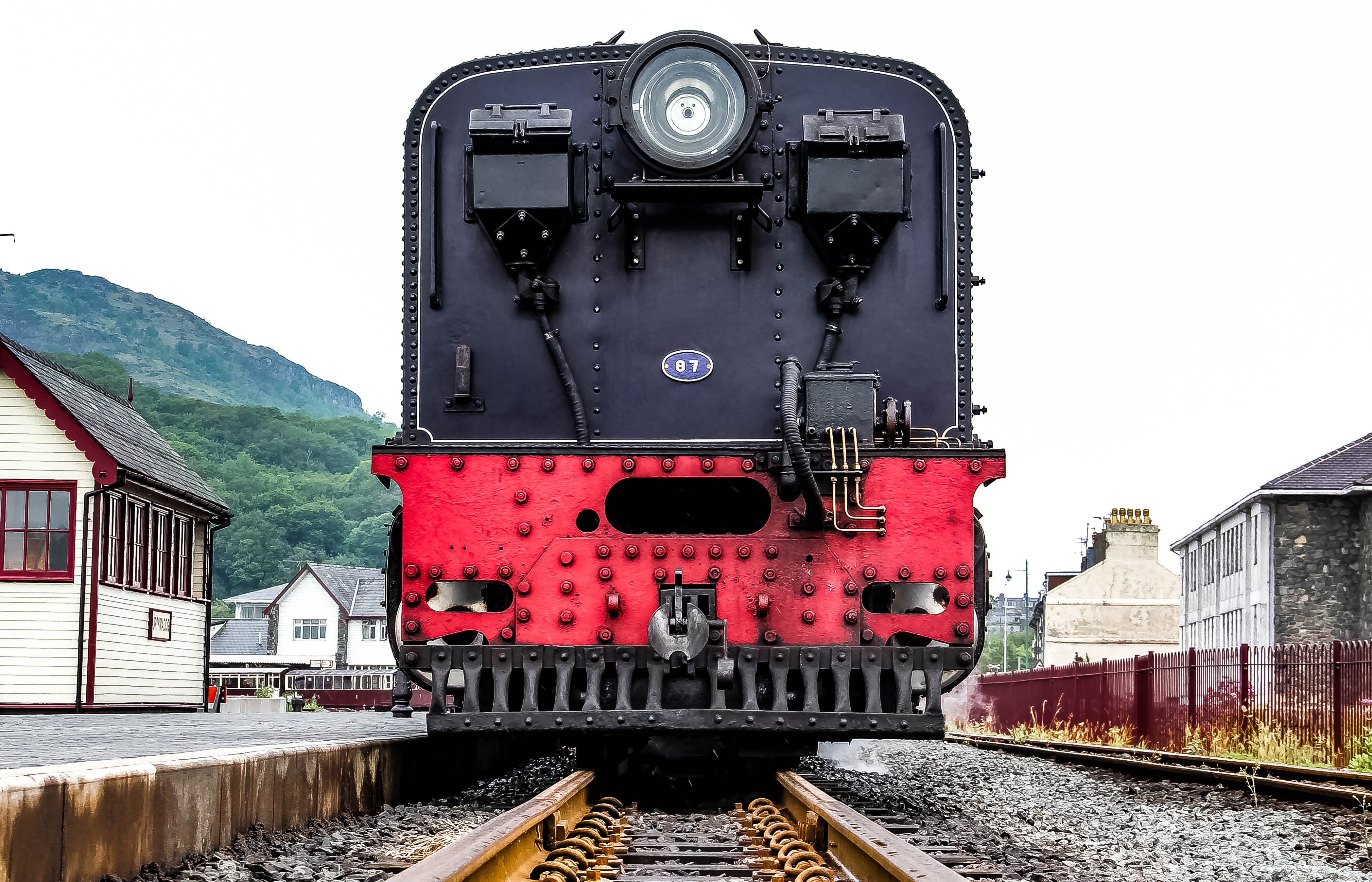 4K, built structure, red, steam train, railroad car, houses, day, black, platform, mode of transport, mountain, fences, outdoors, travel, train - vehicle, HD Wallpaper