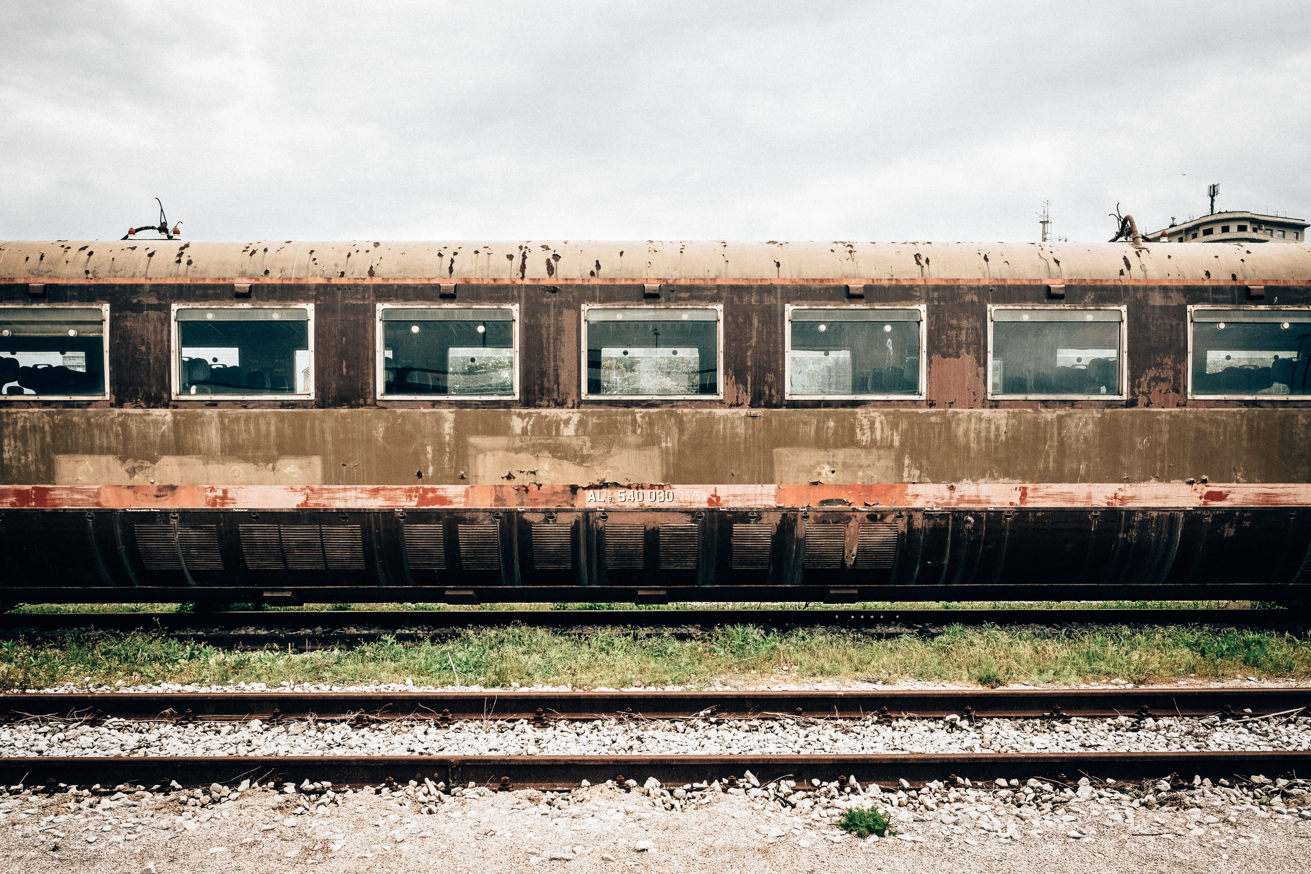 selective, platform, travel Locations, public transportation, rusted, no people, cloud - sky, daytime, architecture, tracks, outdoors, sky, mode of transportation, HD Wallpaper