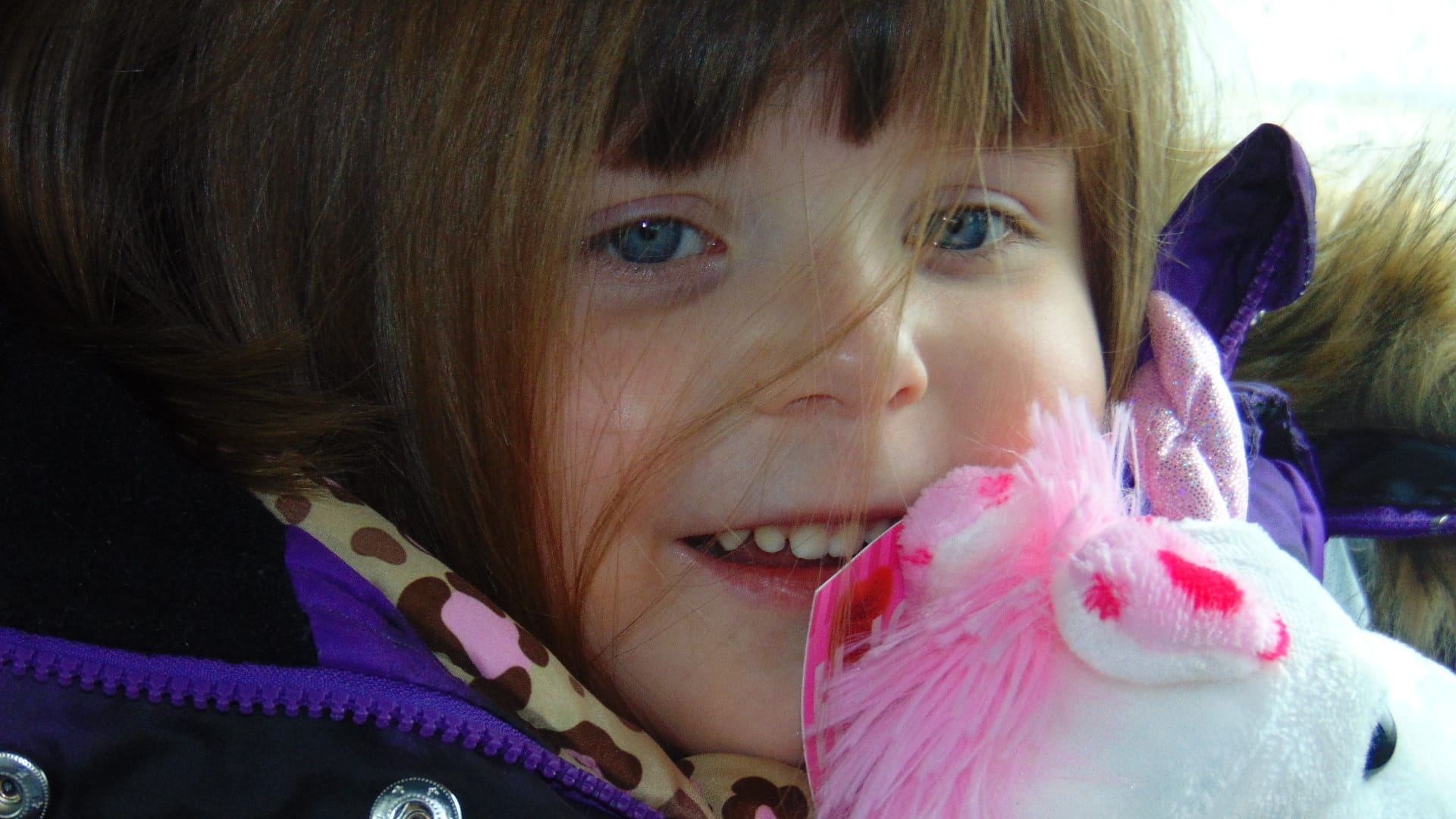 lifestyles, leisure activity, body part, child, looking at camera, real people, blue eyes, hairstyle, girl, sweet, preschooler, innocence, front view, warm clothing, HD Wallpaper