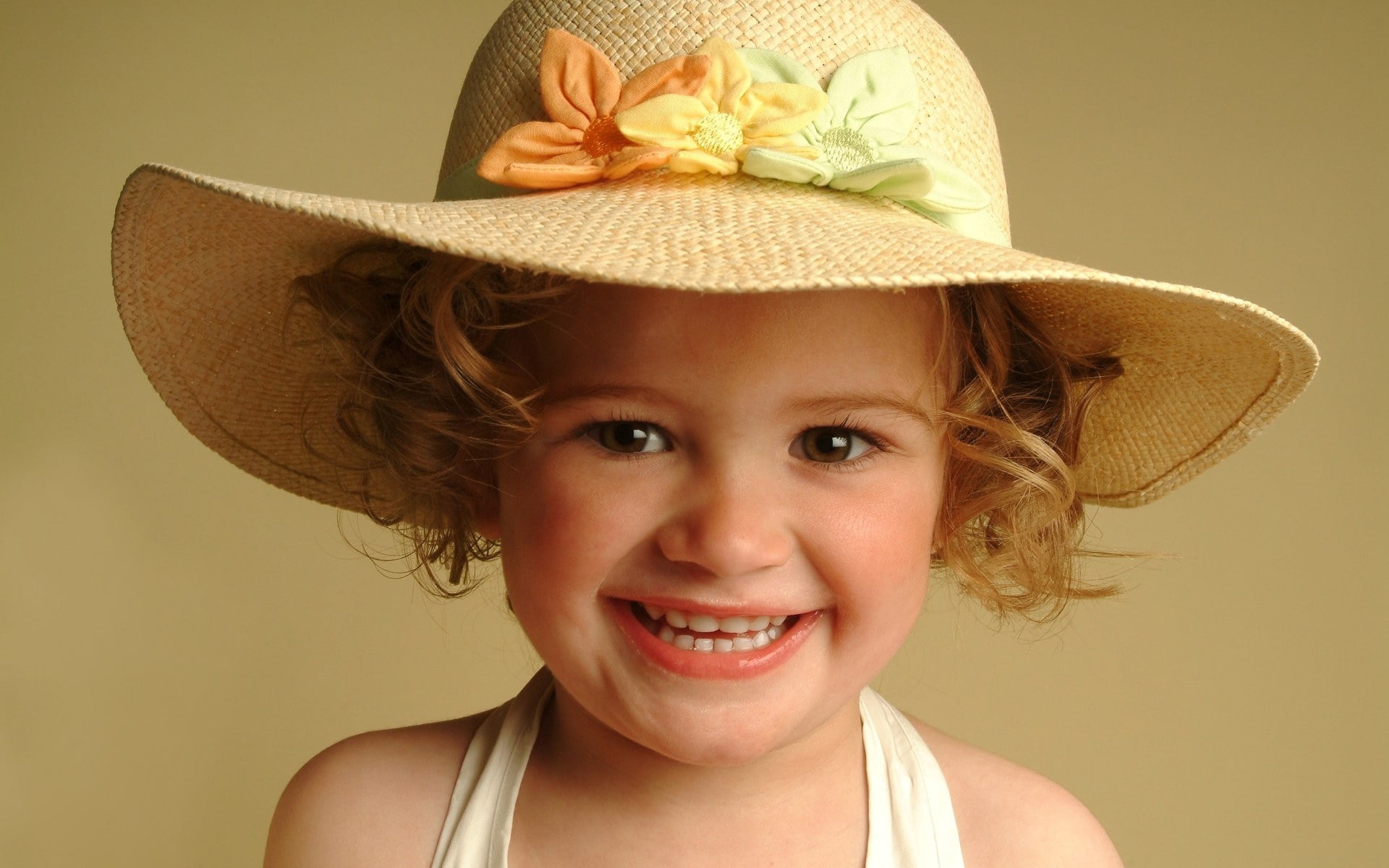 one Person, toothy Smile, females, smiling, 1080P, children Only, studio Shot, only Girls, hat, innocence, beautiful, face, tank, color Image, indoors, HD Wallpaper