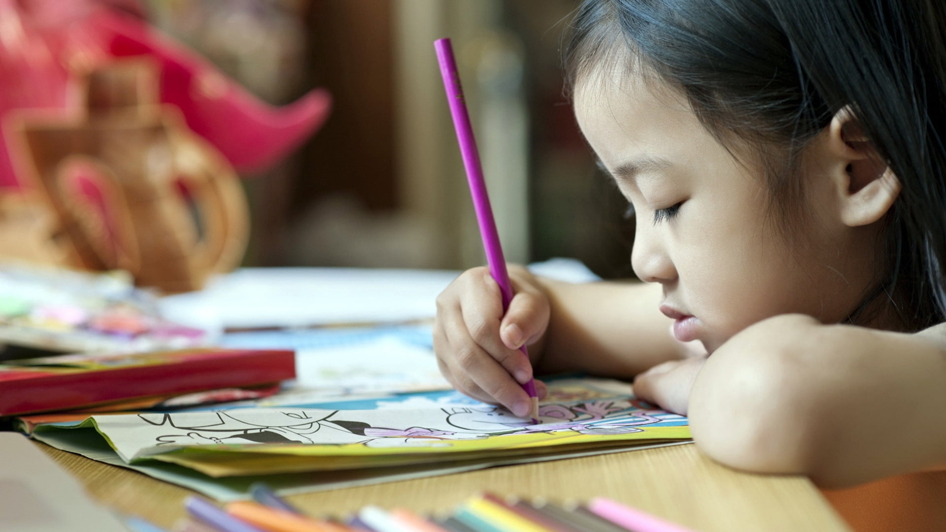 happiness, fun, pens, women, craft, offspring, lifestyles, elementary Age, people, classroom, playful, table, pencils, girls, paper, learning, childhood, HD Wallpaper