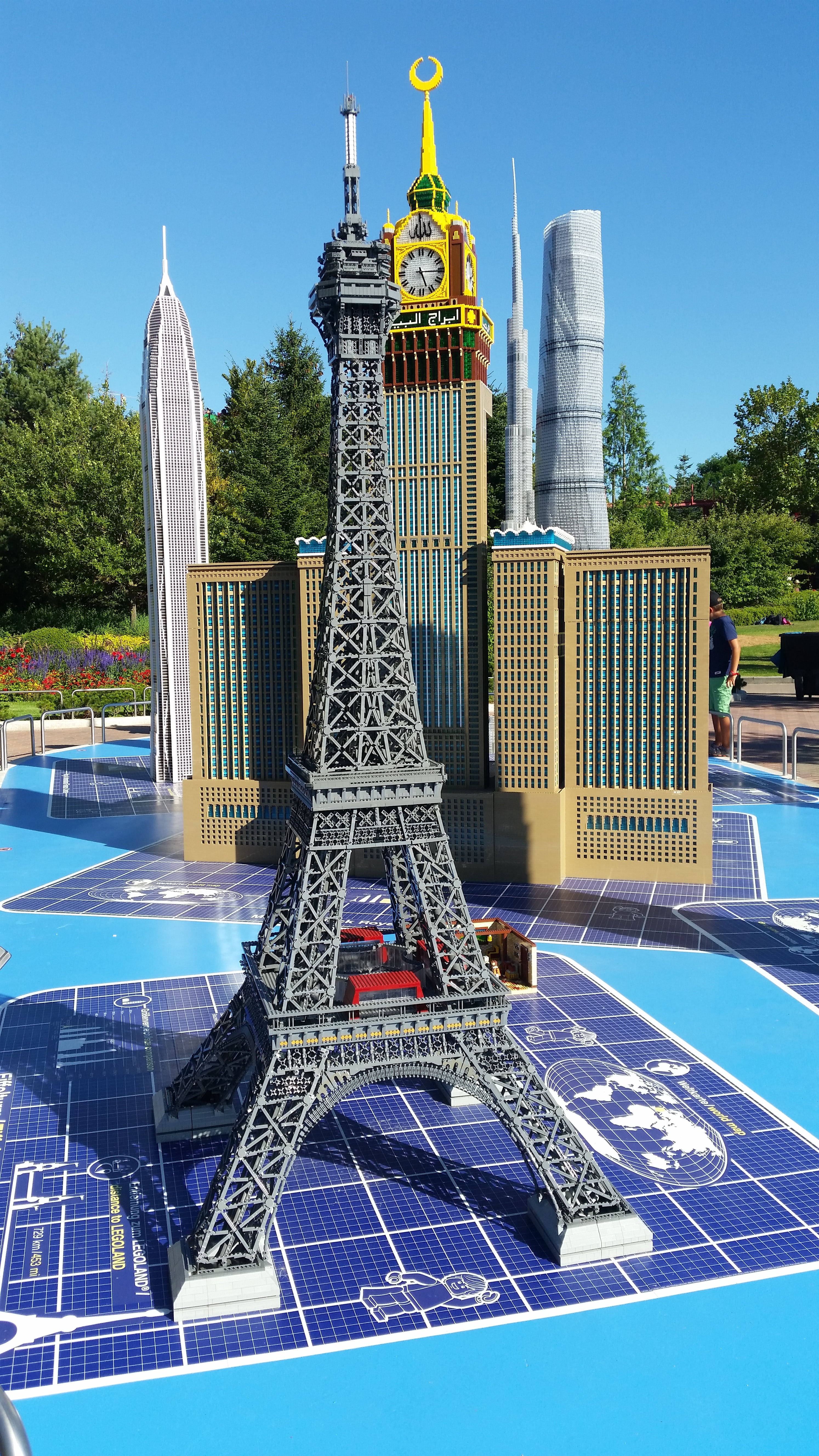 swimming pool, no people, sky, pool, city, paris, skyscraper, landmark, sunlight, nature, day, blue, tourism, miniatures, luxury, 5K, plant, travel, legoland, Phone HD Wallpaper