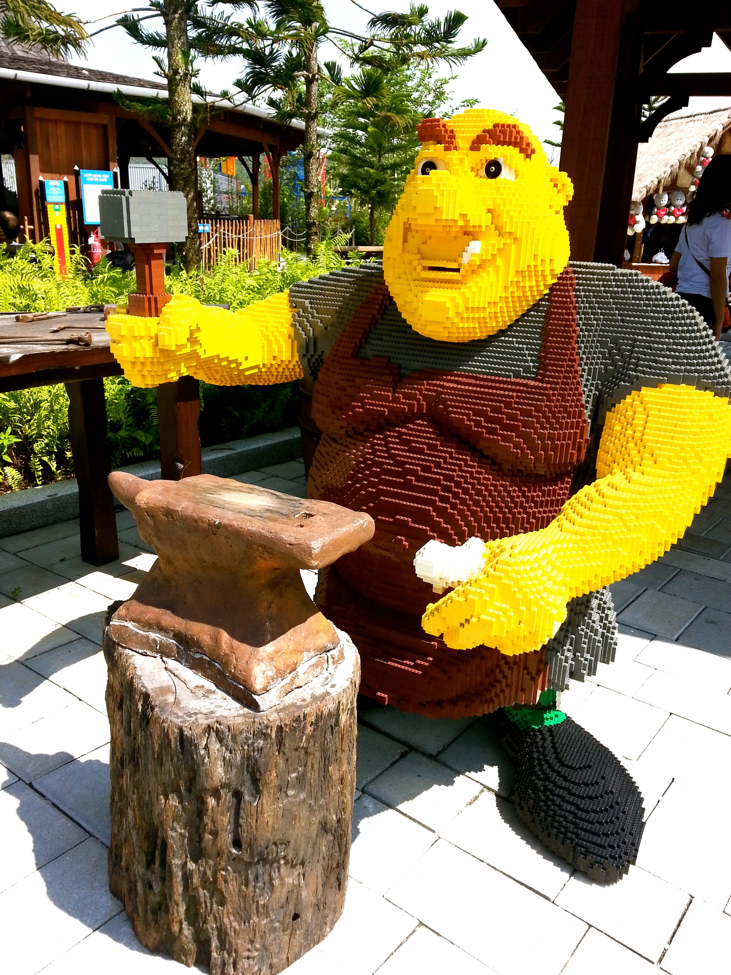 clown, people, outdoors, plant, statue, adult, amusement park, playing, kid, male likeness, sculpture, yellow, play, built structure, nature, craft, toy, Phone HD Wallpaper