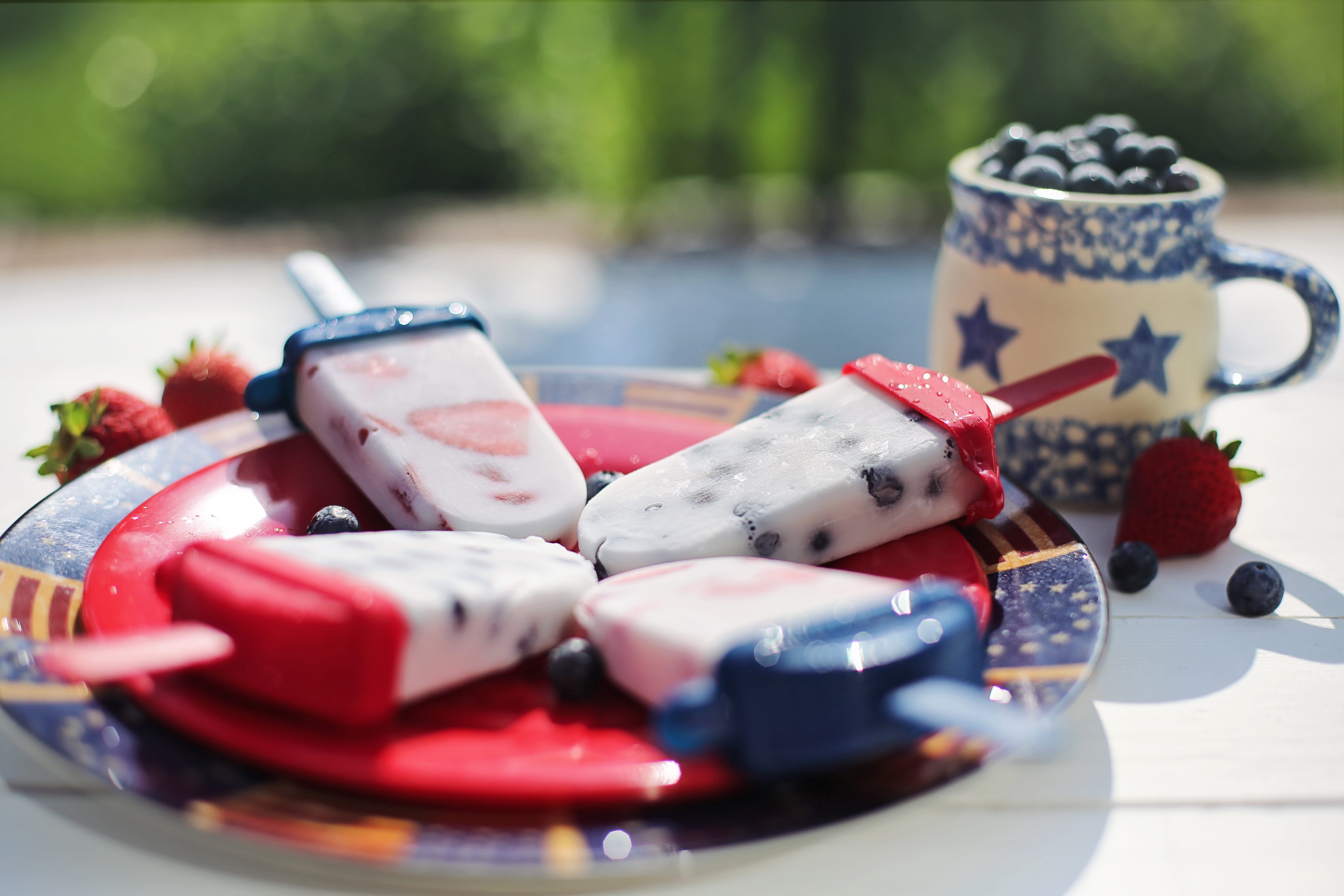 outdoors, sweet, selective focus, 5K, childhood, popsicles, healthy eating, july, large group of objects, barbecue, crockery, Popsicle sticks, food and drink, HD Wallpaper