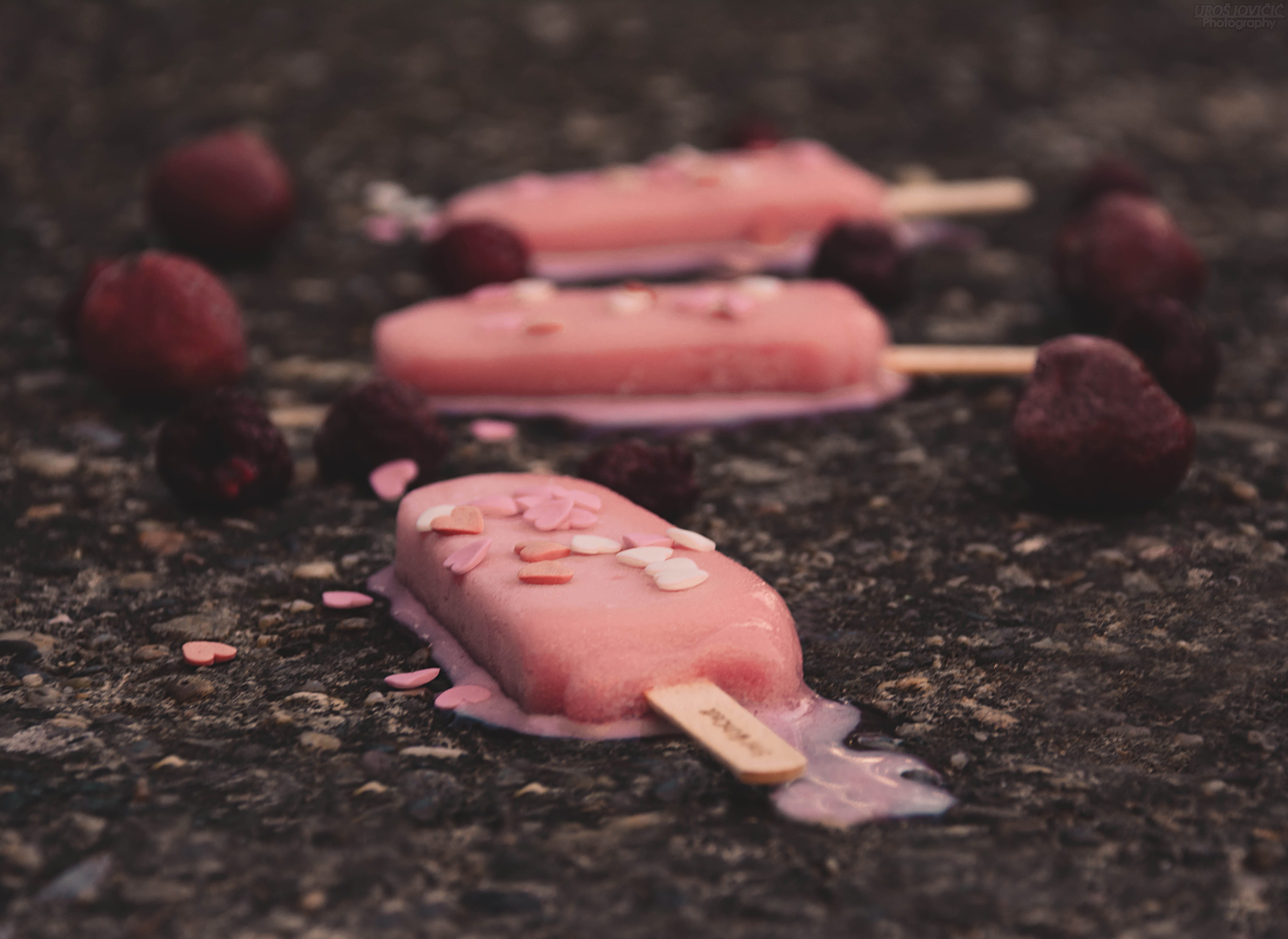 sweet food, ice pop, ice, sticks, ground, food and drink, indulgence, hot, three, heart, summer, day, sweet, selective focus, melting, food, no people, HD Wallpaper
