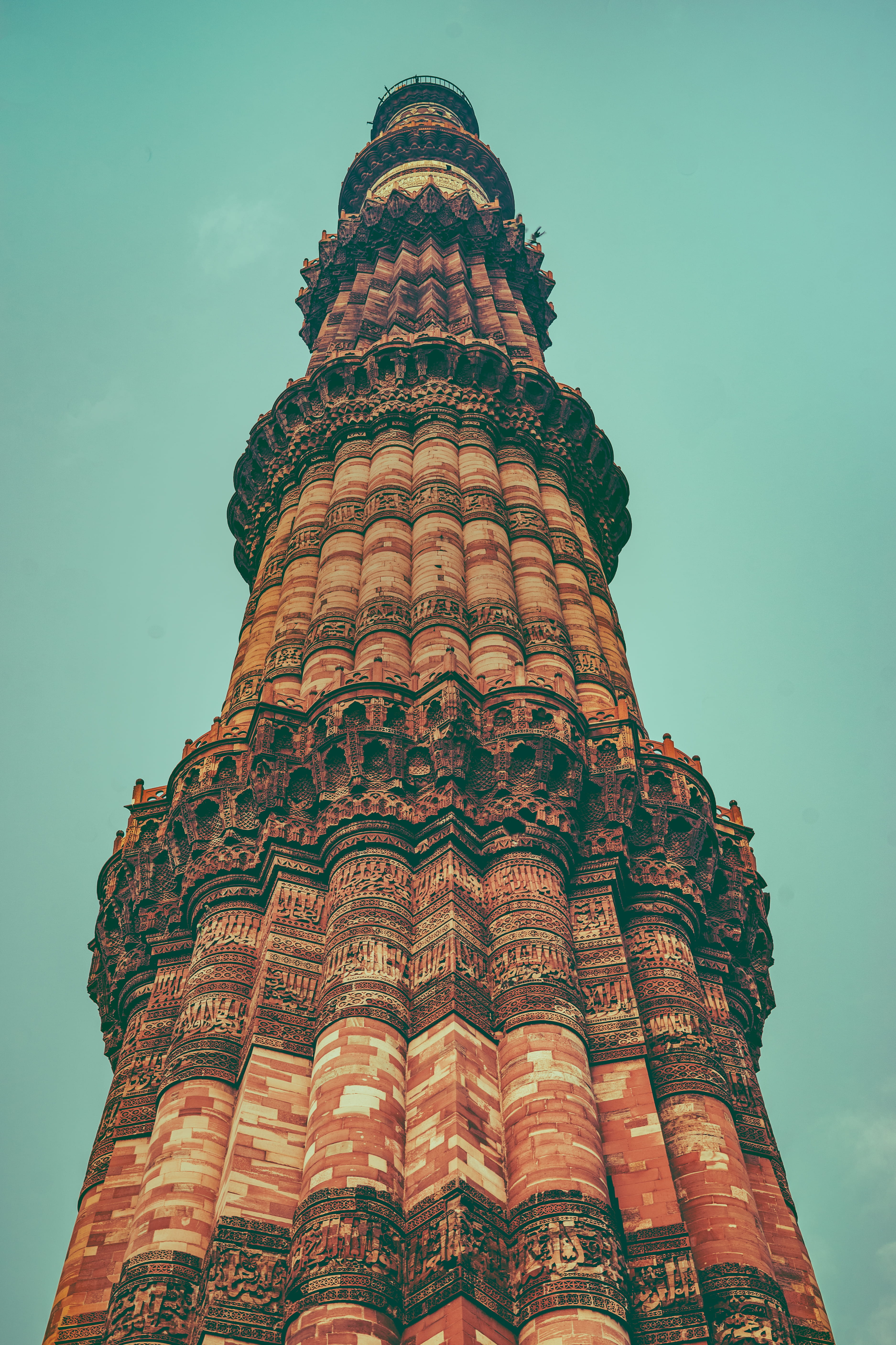 building exterior, outdoors, qutub minar, monument, travel, travel destinations, religion, place of worship, built structure, no people, belief, steeple, Phone HD Wallpaper
