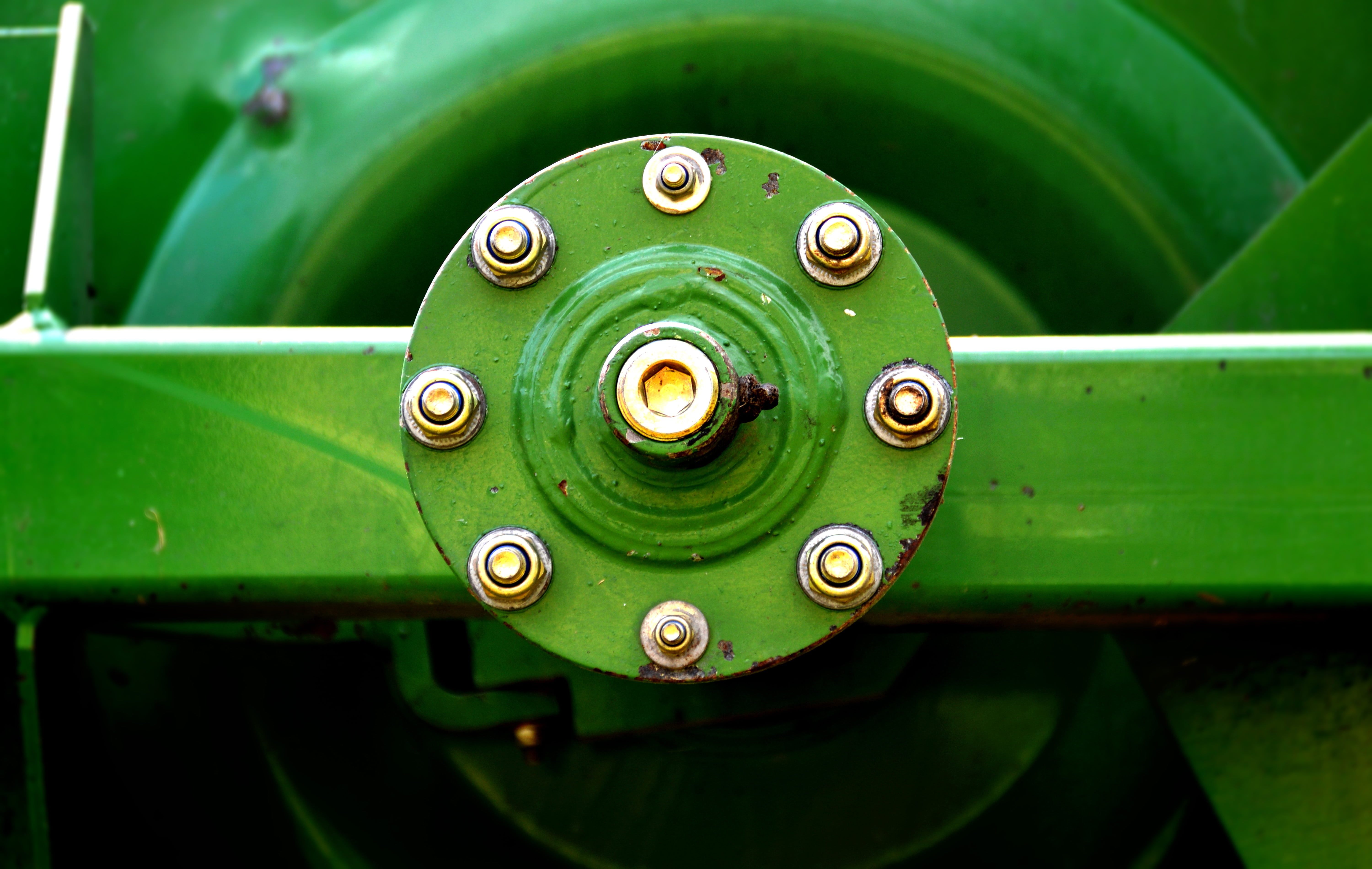 green color, wheel, metal, photo, leaf, full frame, mode of transportation, land vehicle, no people, connection, outdoors, fixing, pattern, plant part, HD Wallpaper