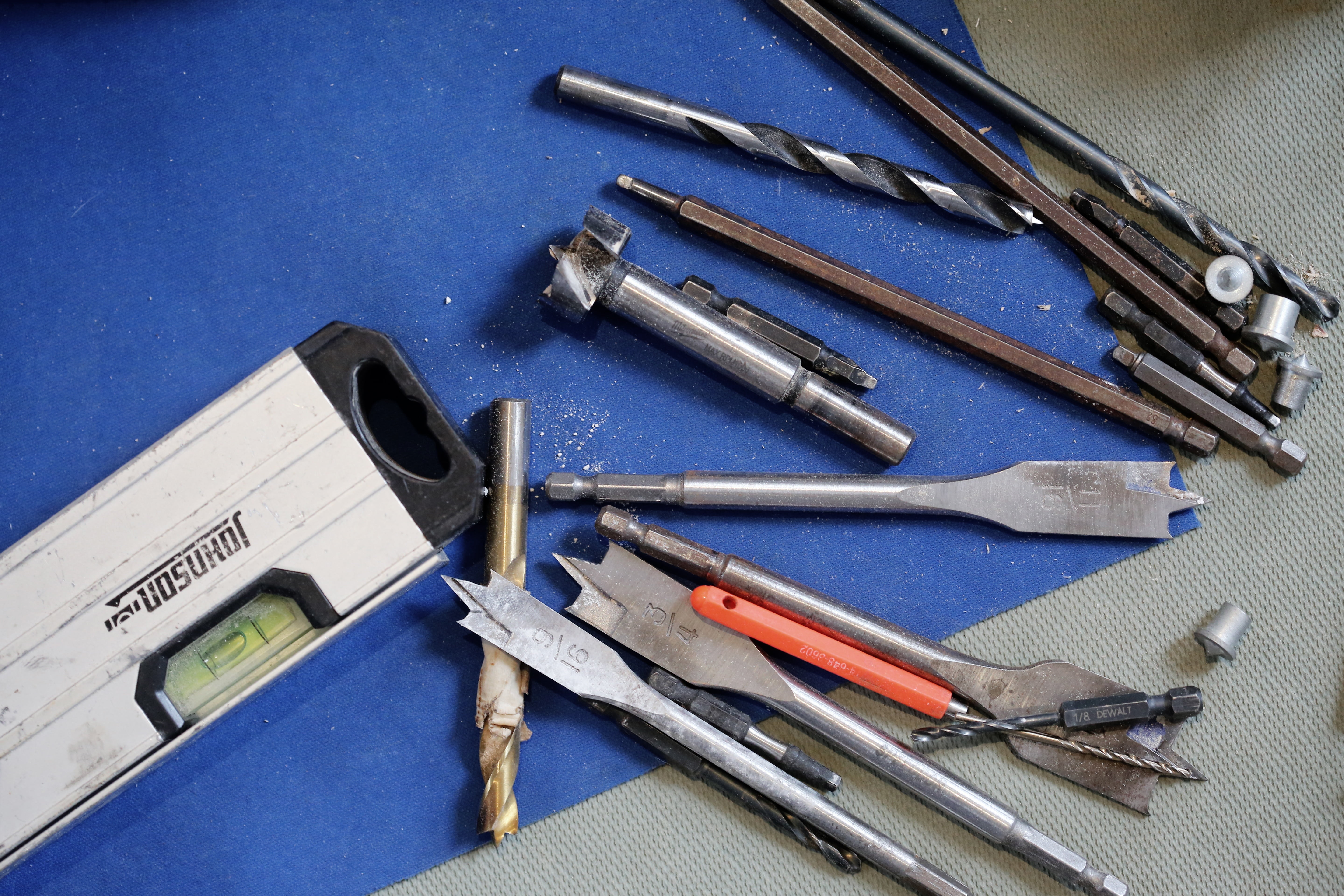 level, 5K, blue background, wrench bits, still life, carpenter, choice, tools, weapon, carpentry, equipment, silver colored, diy, surface, spanner, work Tool, HD Wallpaper