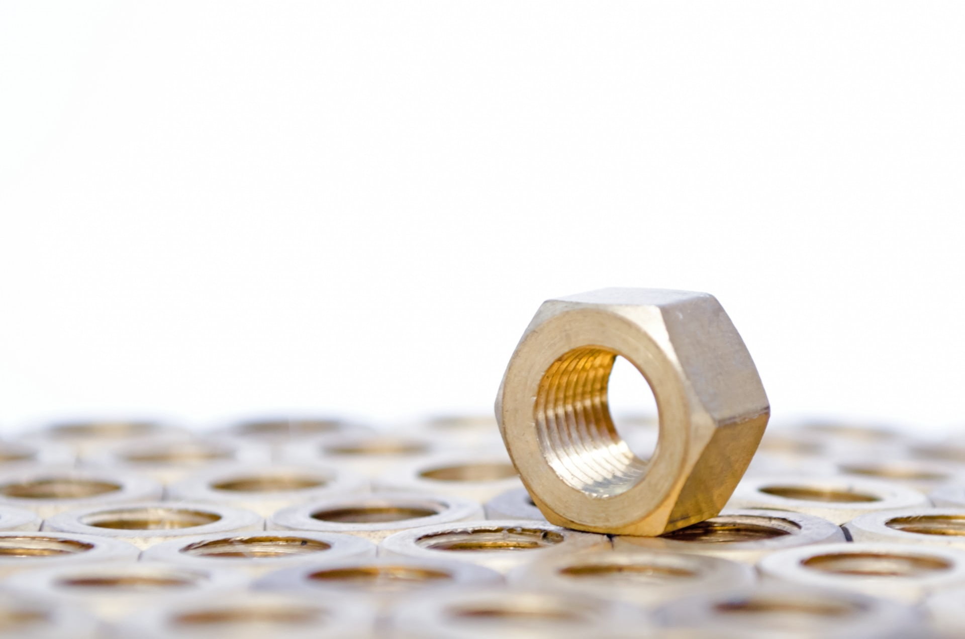 wealth, head, thread, indoors, full frame, gold, hex, equipment, studio shot, single object, metal, finance, workshop, background, 1080P, white background, HD Wallpaper