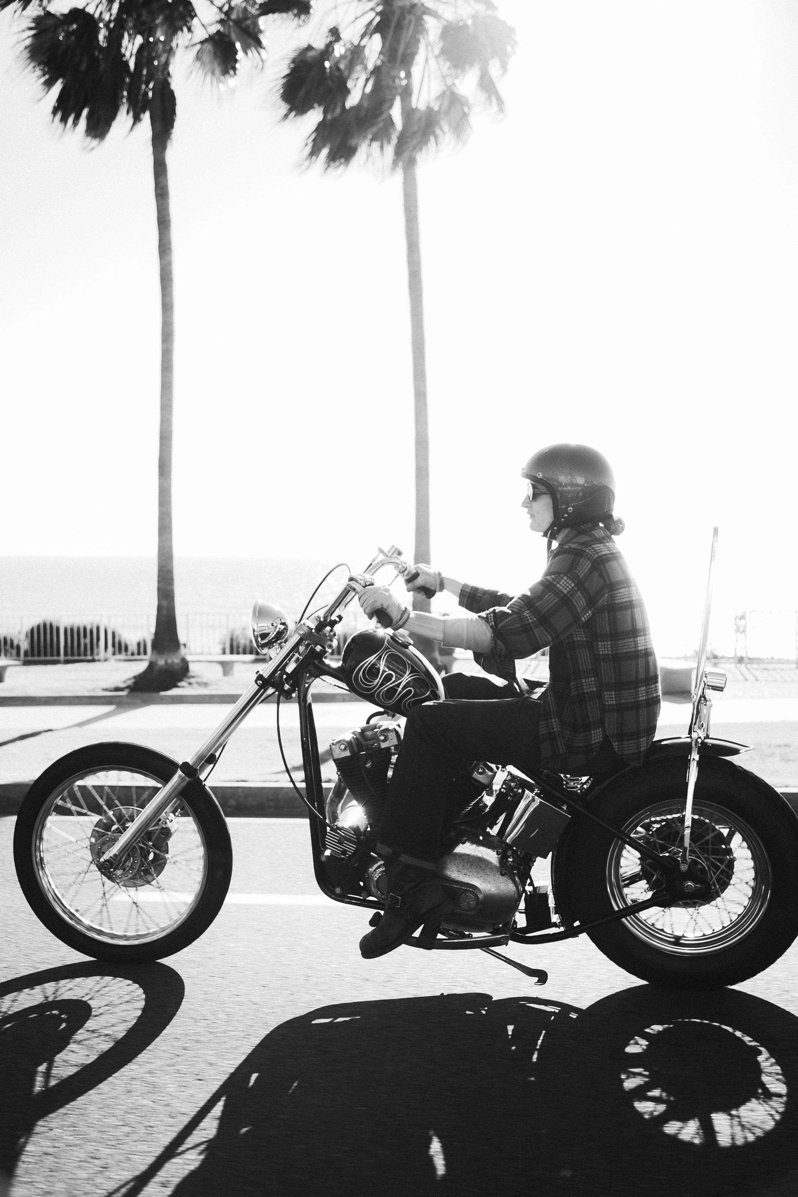 mode of transportation, bicycle, wheel, lifestyles, vehicle, sky, motorcycle, face, men, coil, apparel, tropical climate, plant, riding, leisure activity, Phone HD Wallpaper
