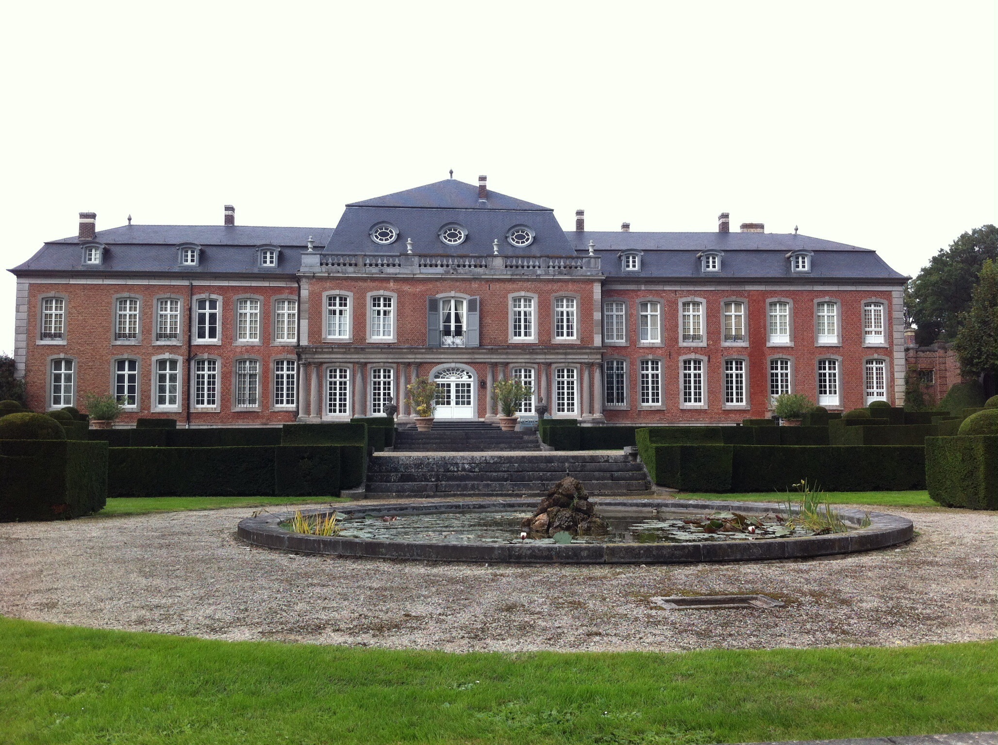lawn, building exterior, belgium, 1080P, built structure, plant, nature, garden, city, day, grass, sky, history, building, clear sky, architecture, outdoors, HD Wallpaper