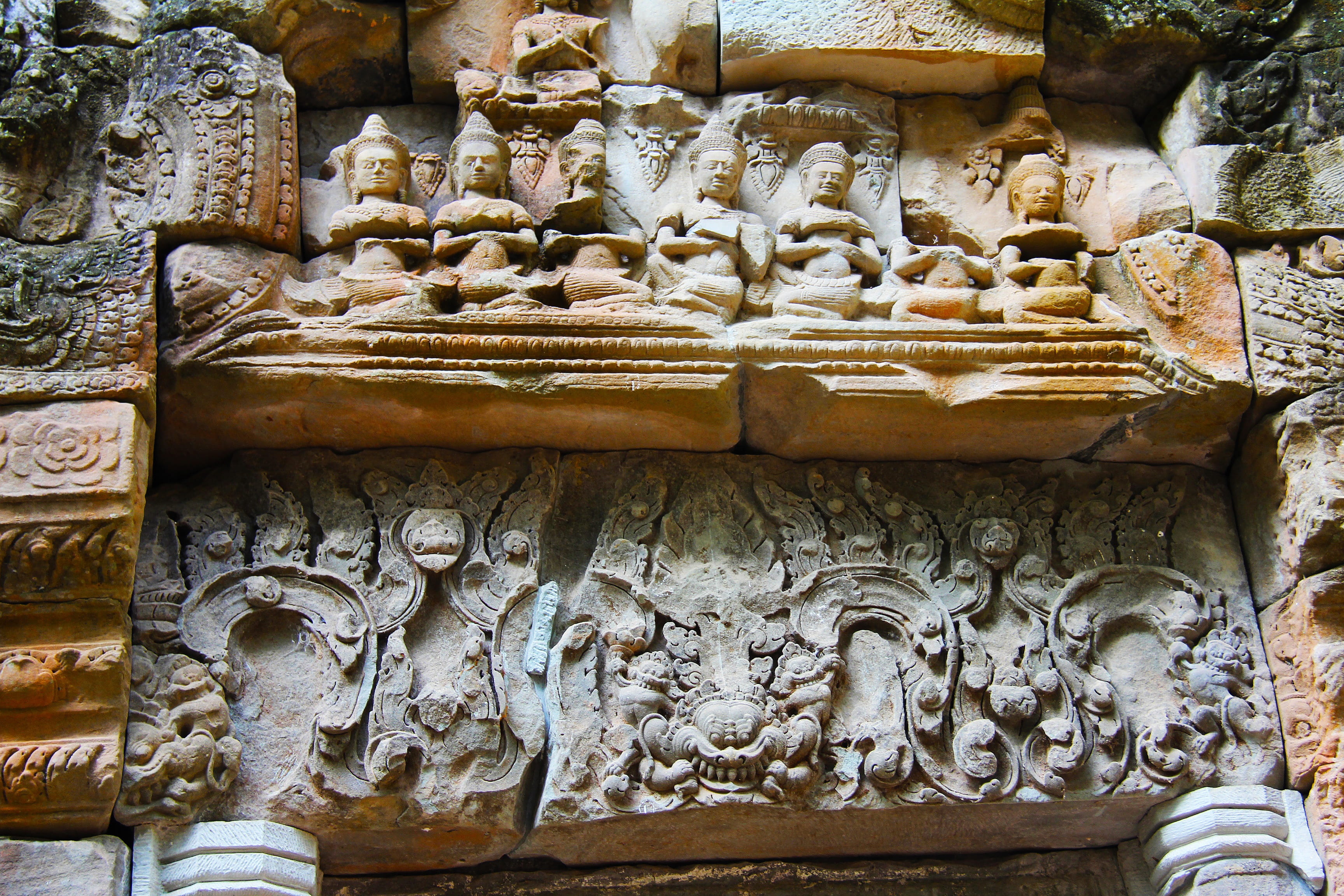 tomb raider fame, tourism, 2K, cambodia, angkor, bas relief, ancient, temple, day, religion, sculpture, tourist, buddhism, unesco, place of worship, movie, HD Wallpaper