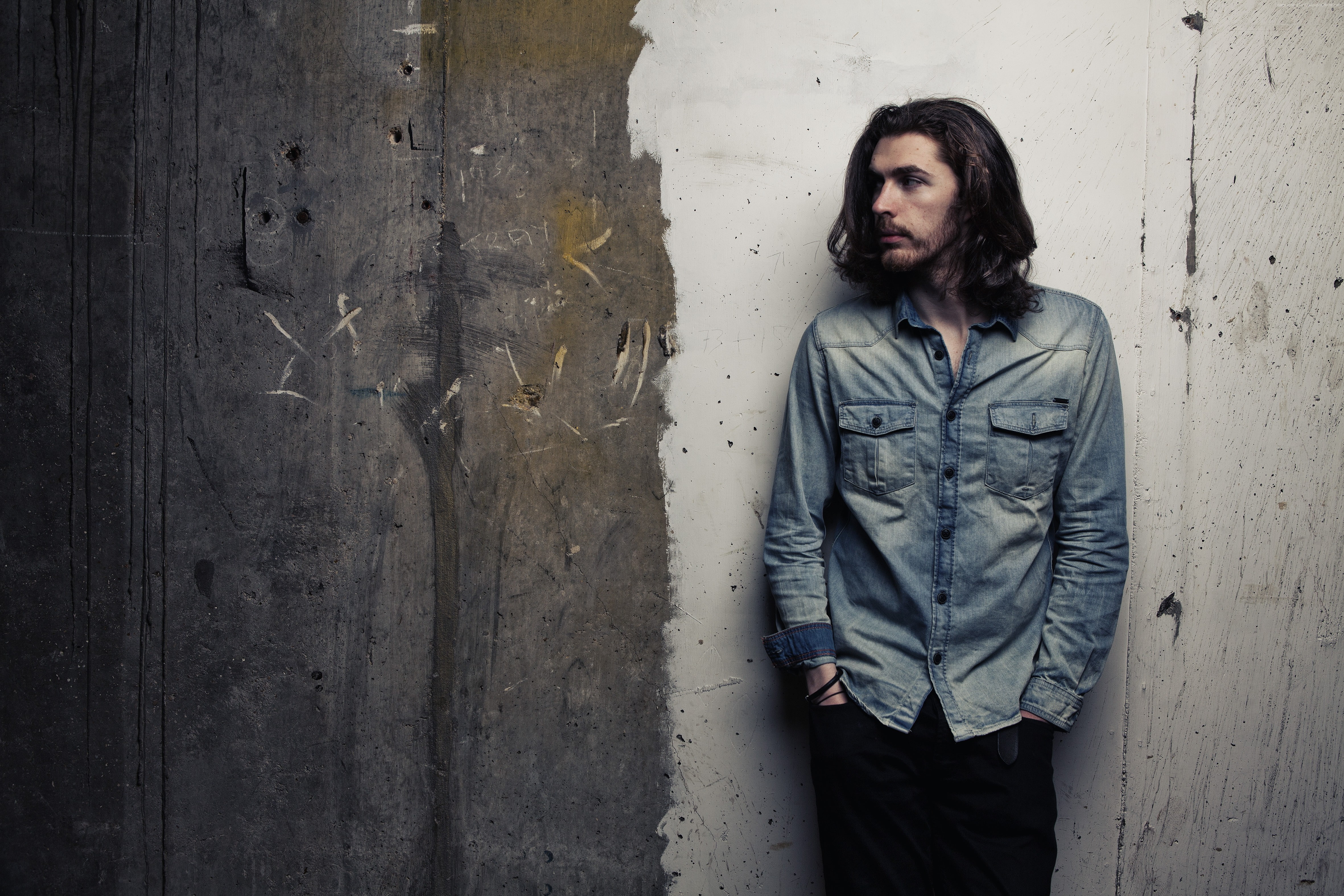 real people, beard, young adult, 4K, hands in pockets, Top music artist and bands, three quarter length, casual clothing, Hozier, adult, musician, contemplation, HD Wallpaper