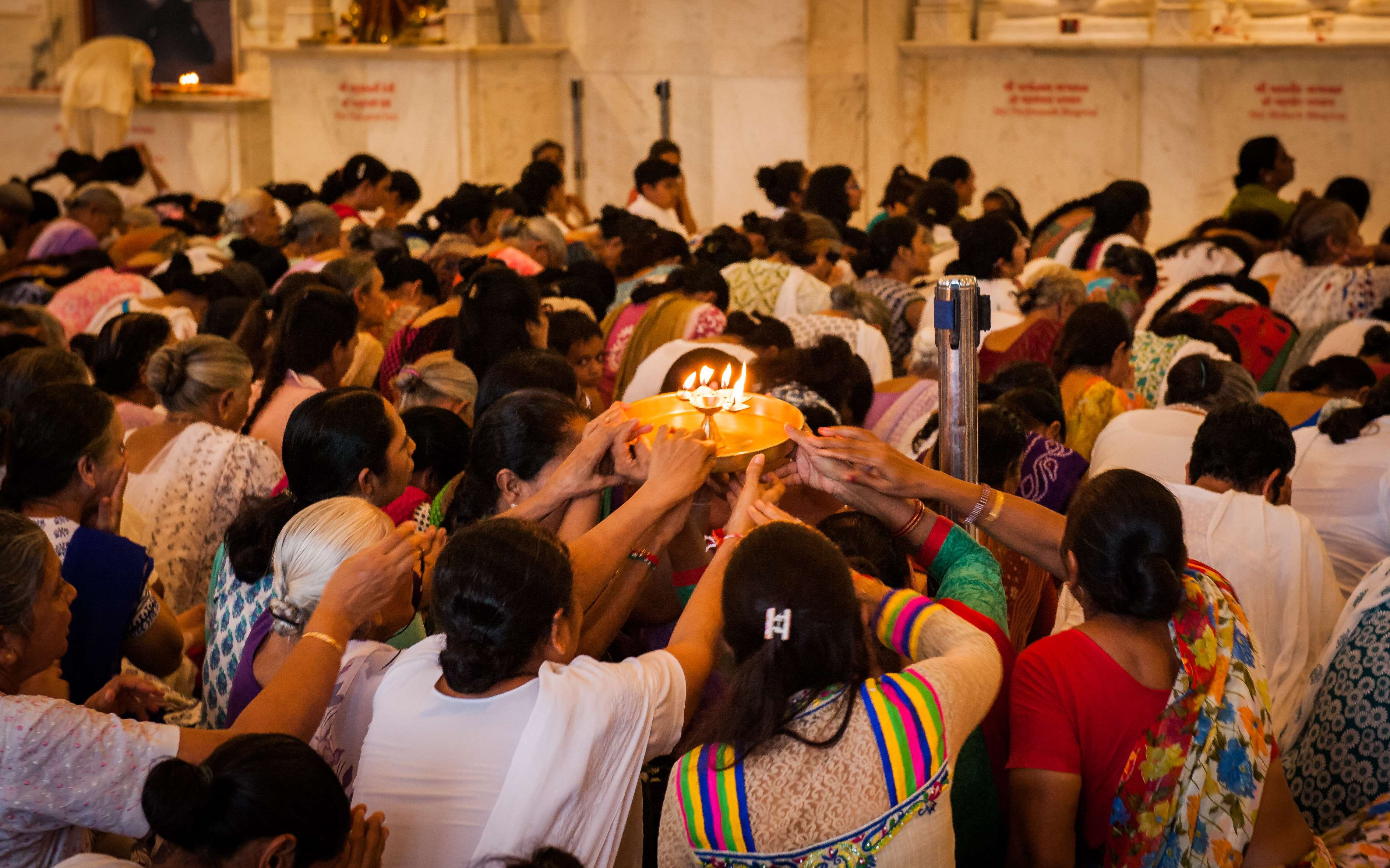 men, adult, indianprayer, real people, lifestyles, aarti, group of people, indoors, 2K, crowd, spiritual, spirituality, india, prayer, architecture, diya, HD Wallpaper