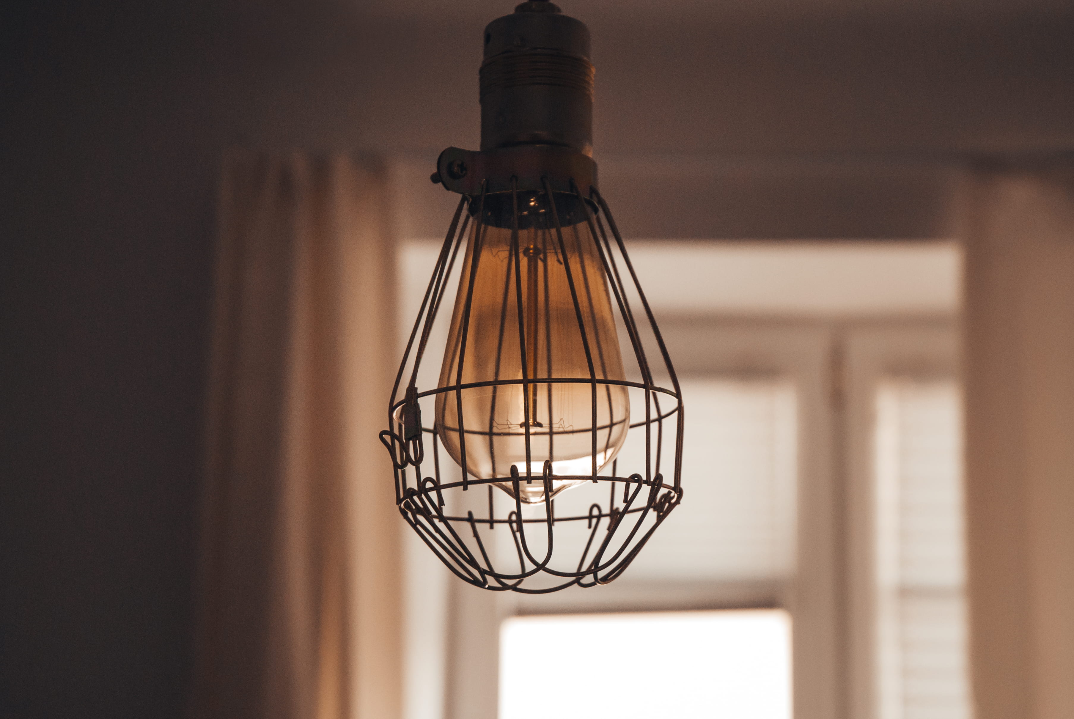 focus, connection, light - natural phenomenon, black, hanging, illuminated, indoors, light, 2K, no people, bulb, focus on foreground, shallow, transparent, HD Wallpaper