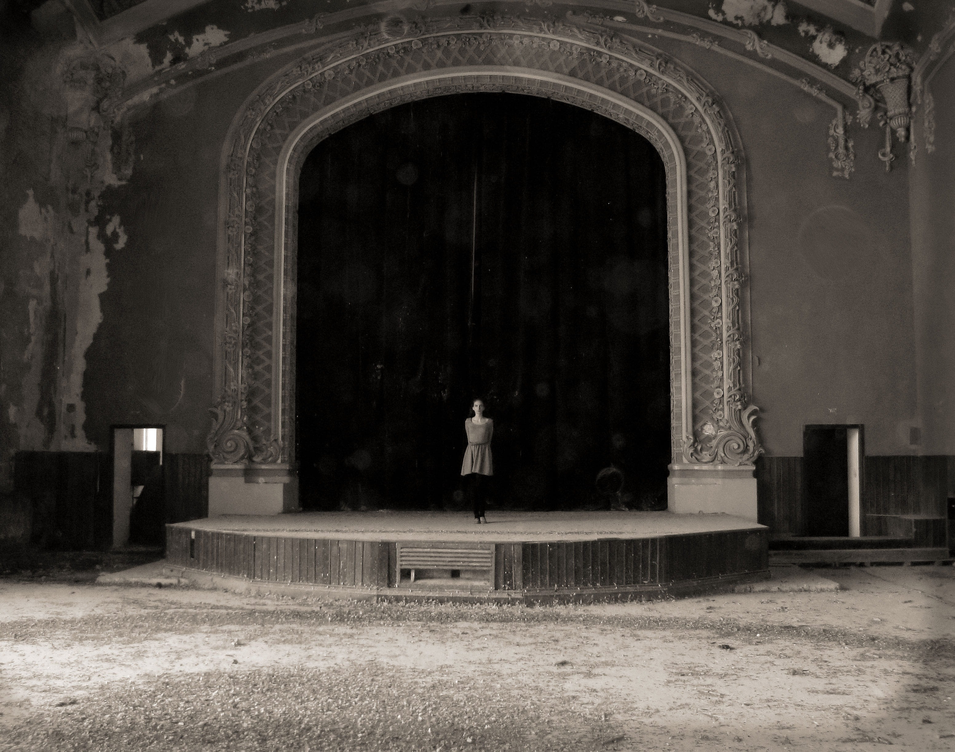 contemplation, day, women, lifestyles, estrada, outdoors, performance, spook, sepia, abandoned theater, girl, 2K, building exterior, one person, curtain, HD Wallpaper