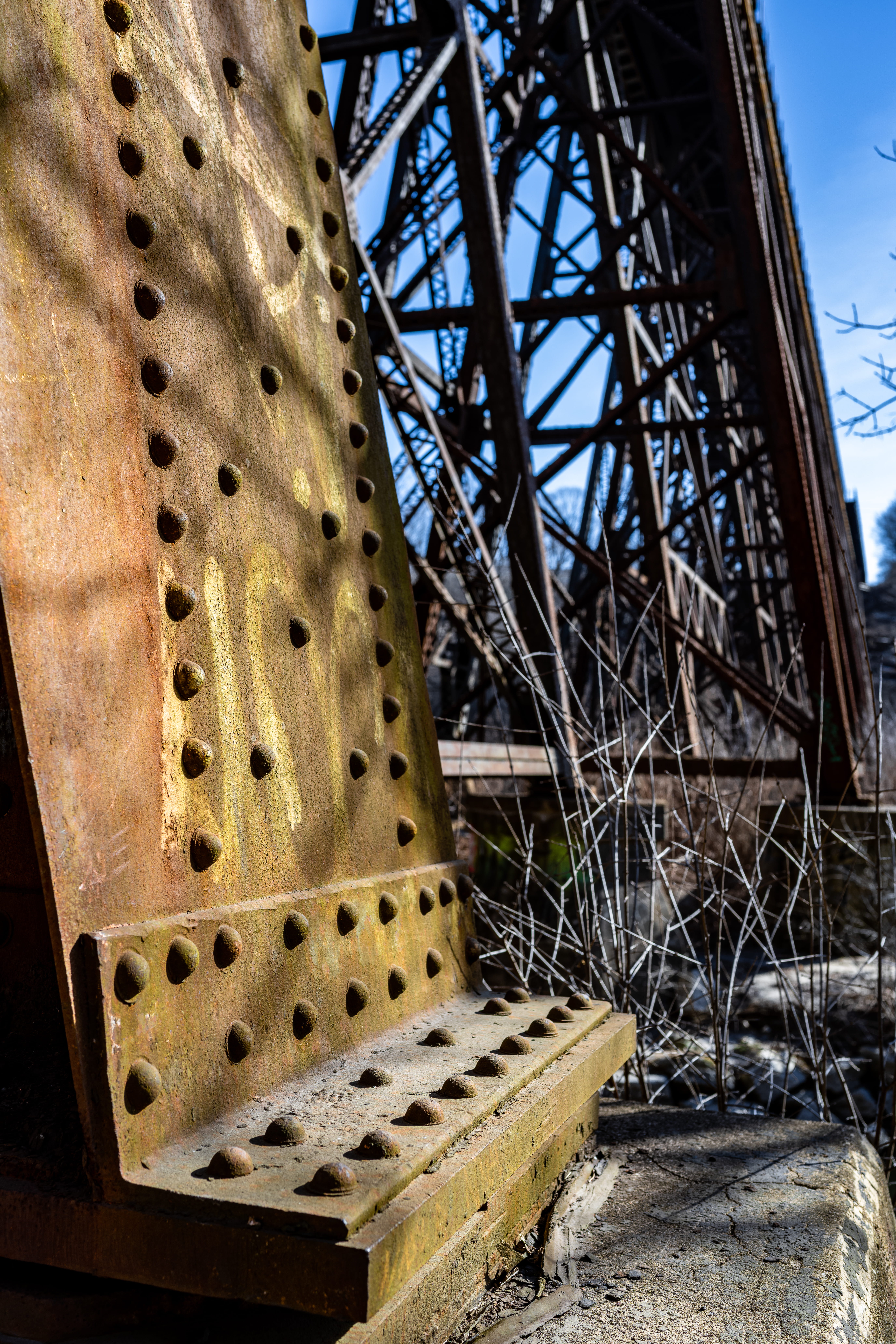 ruins, pants, bridge, alloy, sky, low angle view, nature, footwear, seagull, abandoned, iron, rusty, bridge - man made structure, archaeology, wood, outdoors, Phone HD Wallpaper