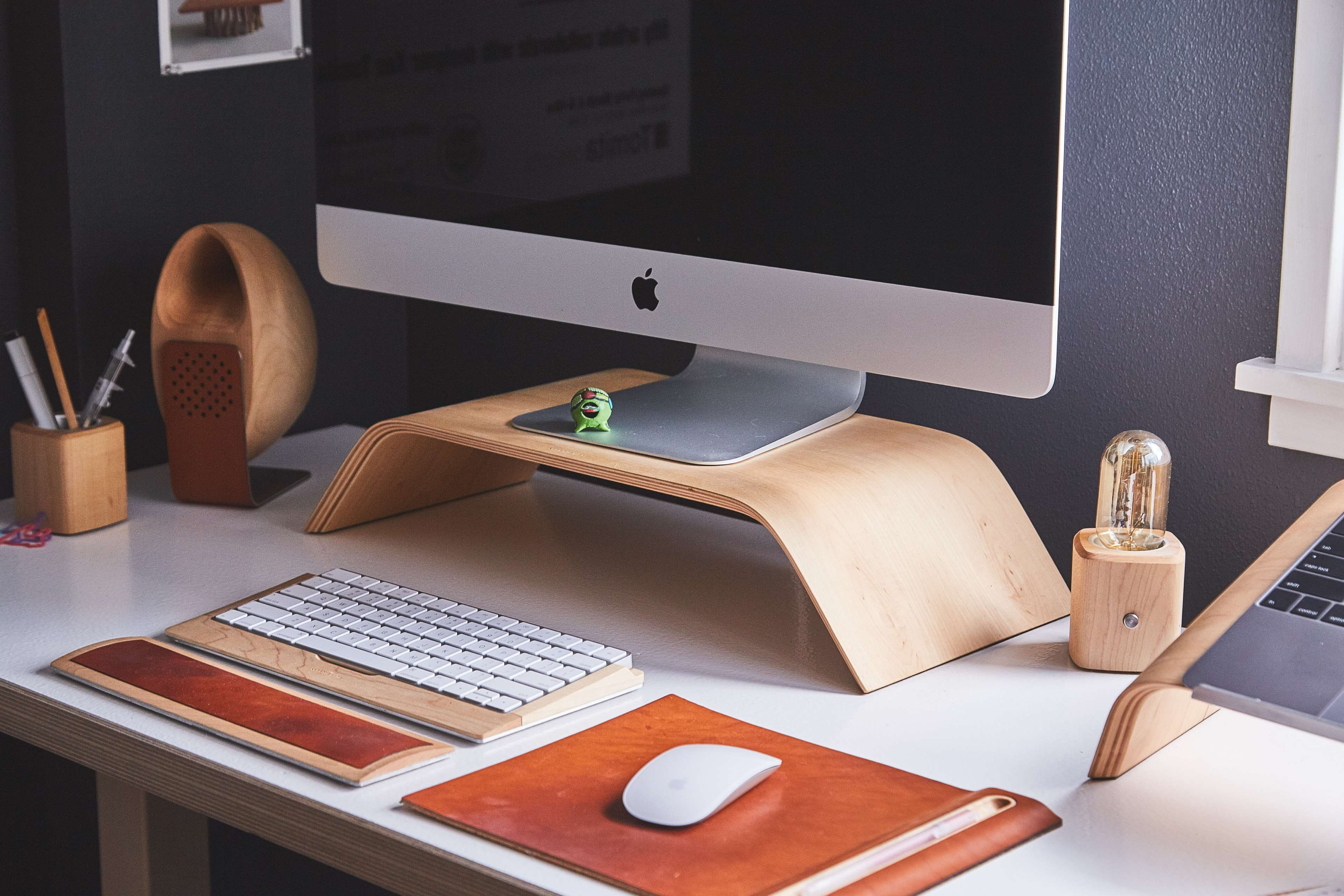 office, computer monitor, 4K, desk, still life, home office, wireless technology, indoors, paper, contemporary, interior design, furniture, clean, display, HD Wallpaper