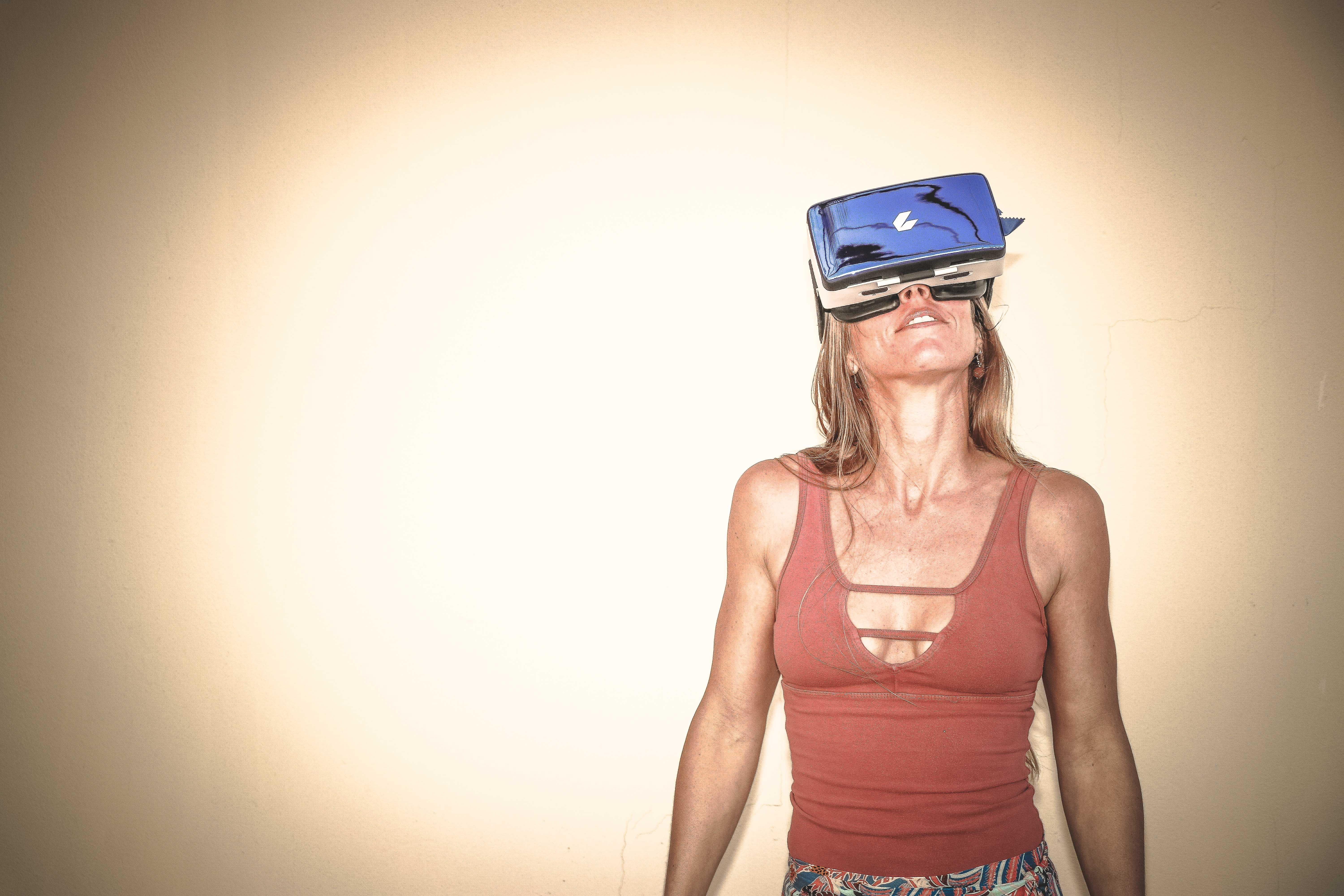 female, top, copy space, drinking, sport, virtual reality headset, mature women, fashion, woman, indoors, blue, beautiful woman, brown, 5K, vr, hairstyle, HD Wallpaper