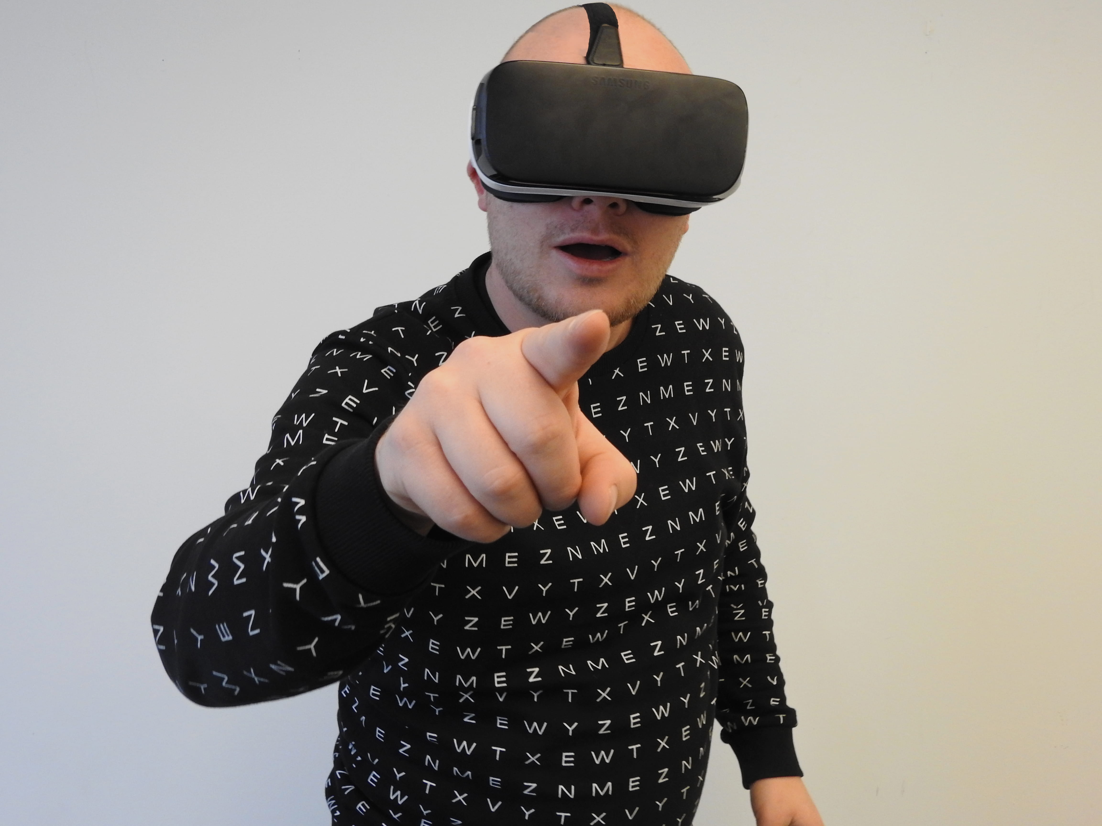 communication, headset, wearing, waist up, copy space, gesturing, wall - building feature, man, casual clothing, wireless technology, indoors, pointing, HD Wallpaper