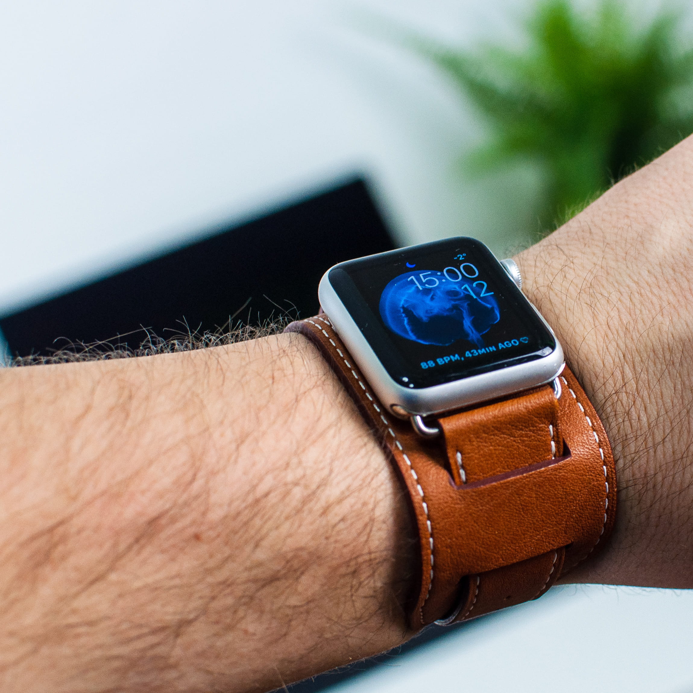 wearable computer, finger, time, personal accessory, leather, wearing, people, limb, human hand, applewatch, apple, wristwatch, communication, smart watch, Phone HD Wallpaper