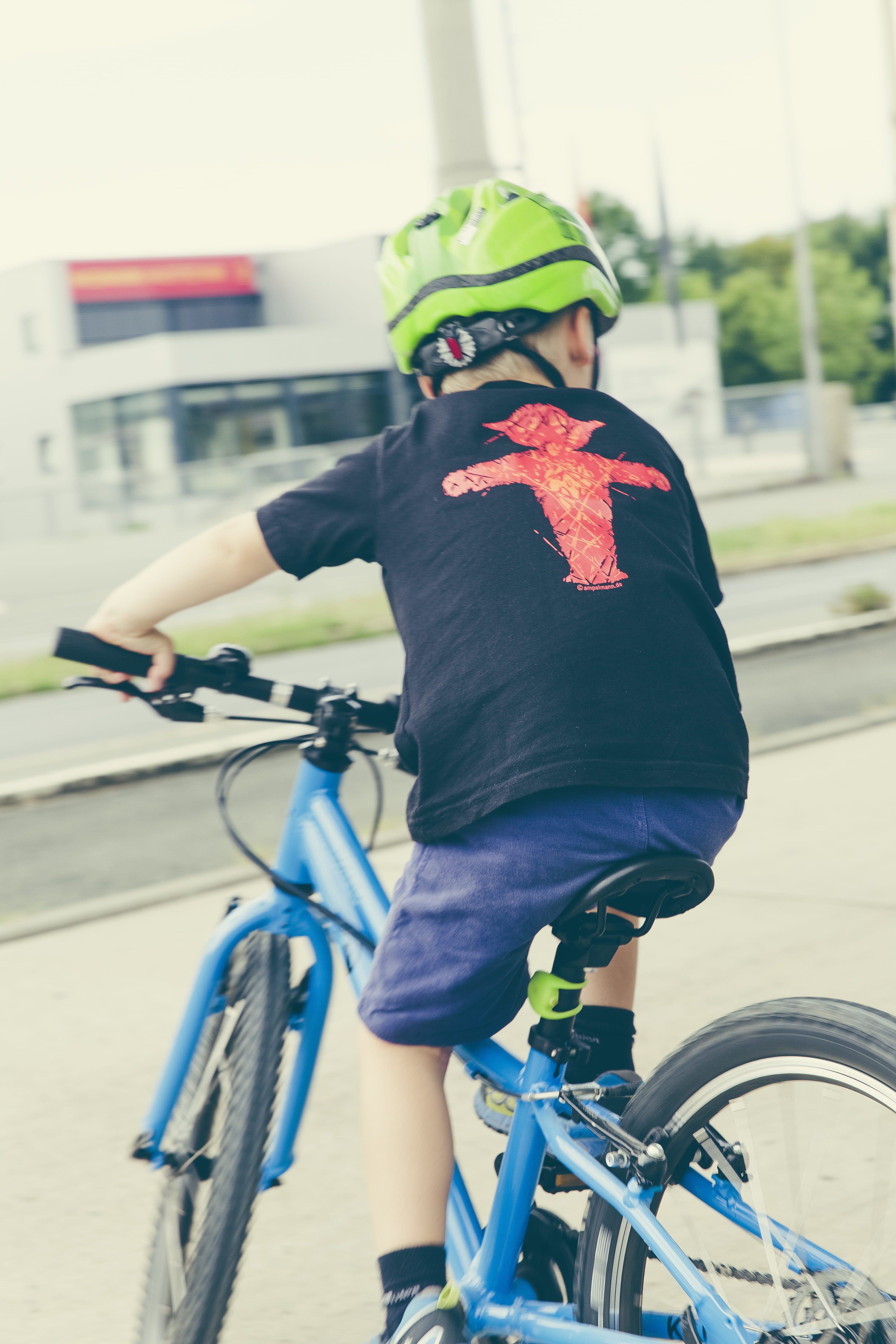 fashion, leisure, activity, person, mountain biking, transportation, ride, street, young, sport, kid, one person, mode of transportation, action, fun, child, Phone HD Wallpaper