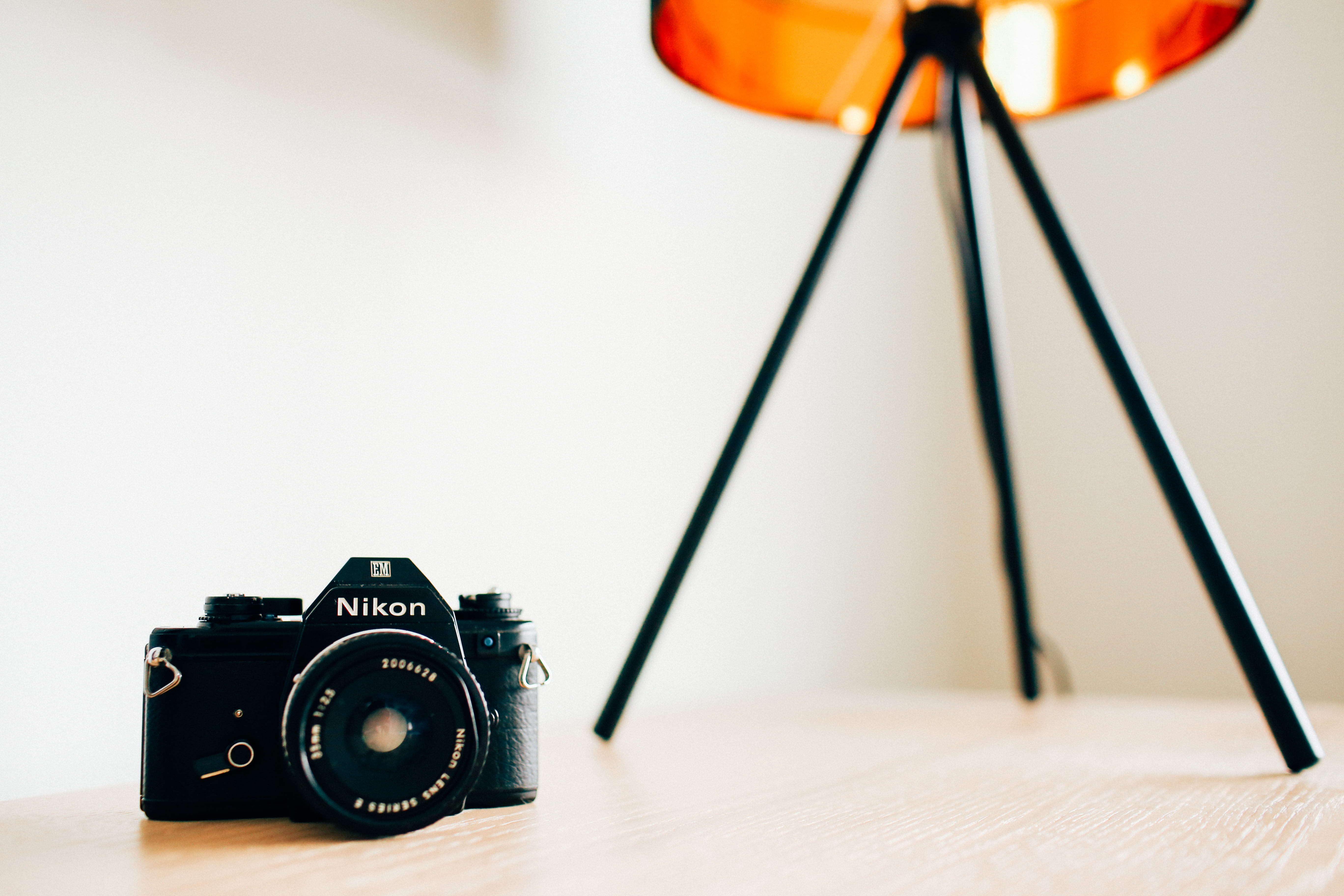 old-fashioned, focus on foreground, photographing, antique, indoors, studio shot, still life, black, photograph, creativity, dslr, camera - Photographic Equipment, HD Wallpaper
