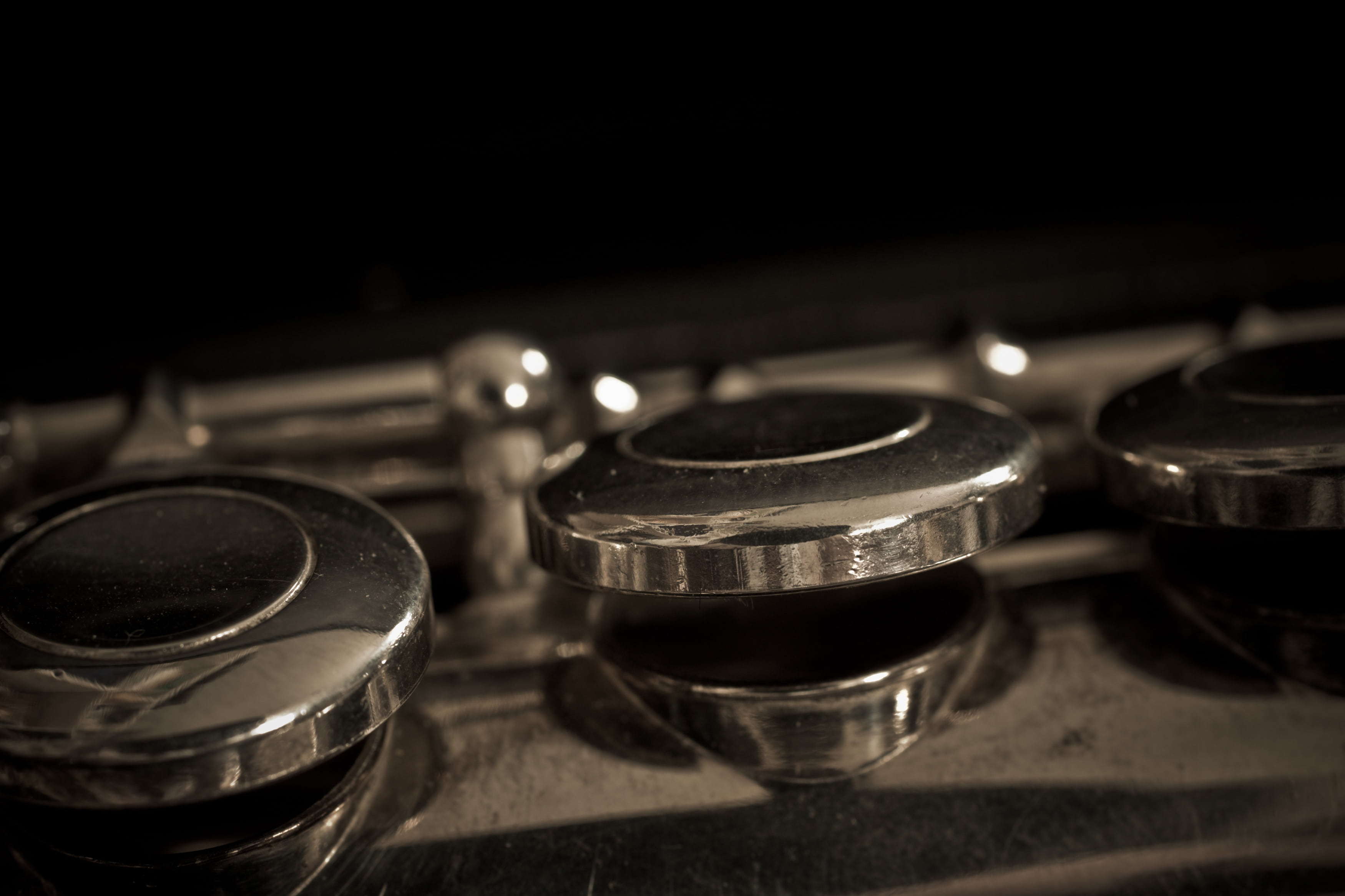 selective focus, still life, arts culture and entertainment, studio shot, reflection, communication, music, close-up, table, indoors, copy space, silver plated, HD Wallpaper