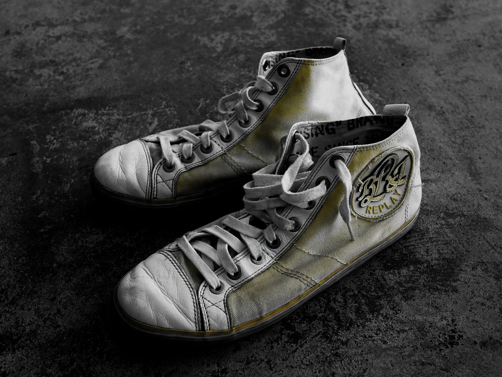 dirty, high angle view, indoors, personal accessory, boot, wearable, body part, low section, pair, fashion, object, 1080P, canvas shoe, shoe, old, leather, HD Wallpaper
