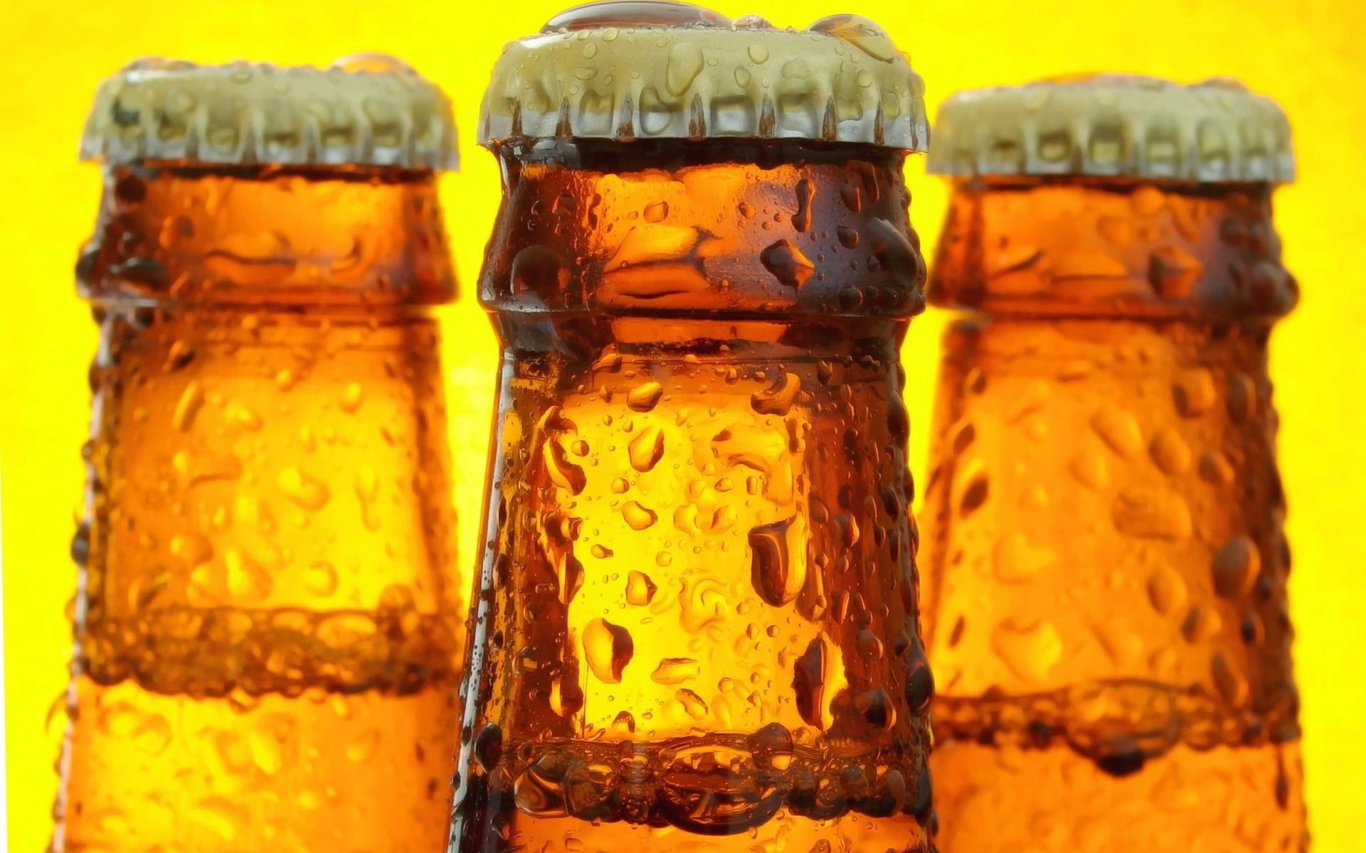 bubble, lager, food, yellow, two objects, variation, refreshment, table, glass lid, close-up, indoors, drink, still life, cold - Temperature, no People, HD Wallpaper