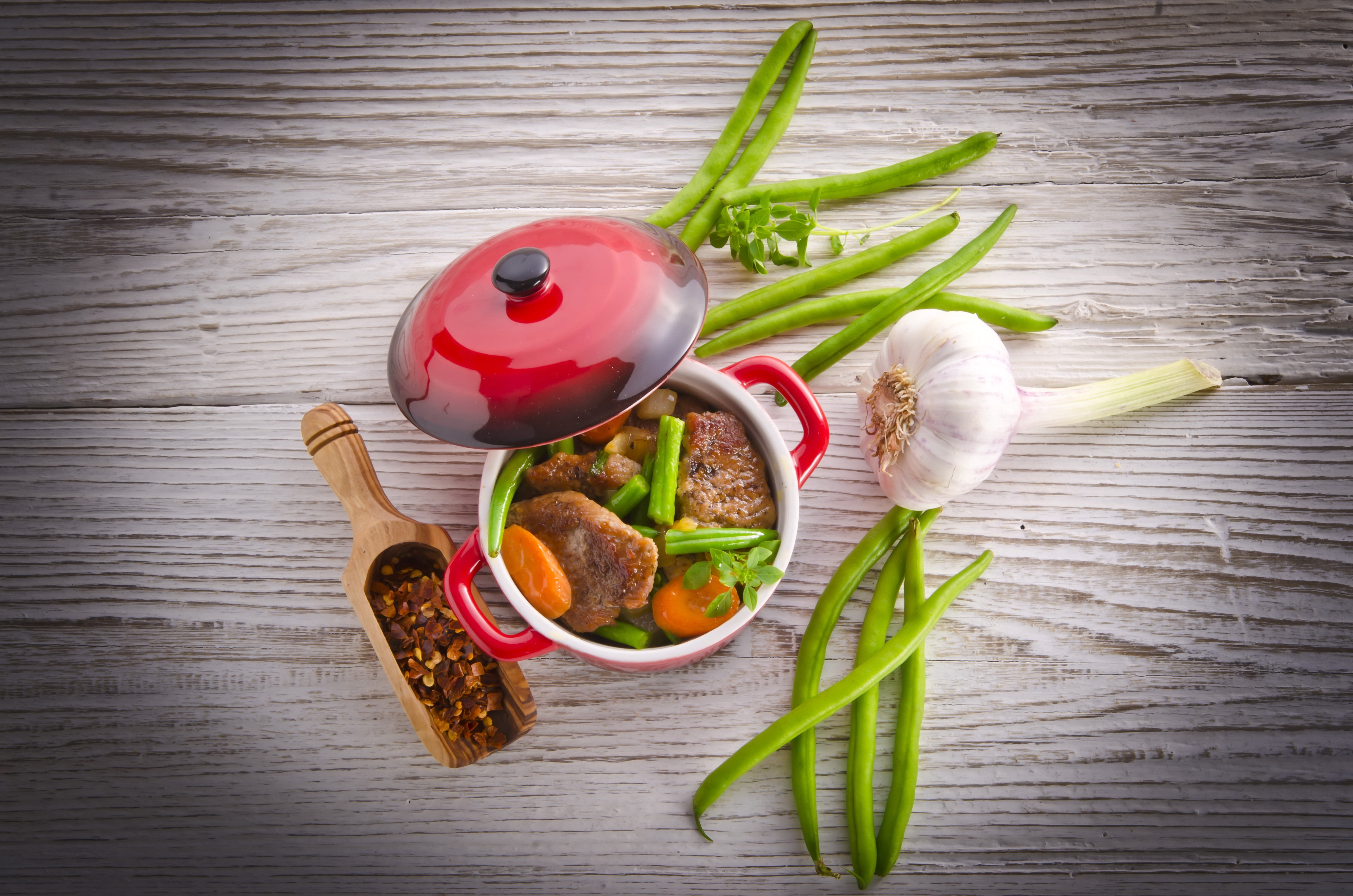 organic, red chili pepper, delicious, crockery, pepper - Vegetable, food, pan, casserole, tomato, dieting, chili Pepper, wood - Material, lid, green Color, HD Wallpaper
