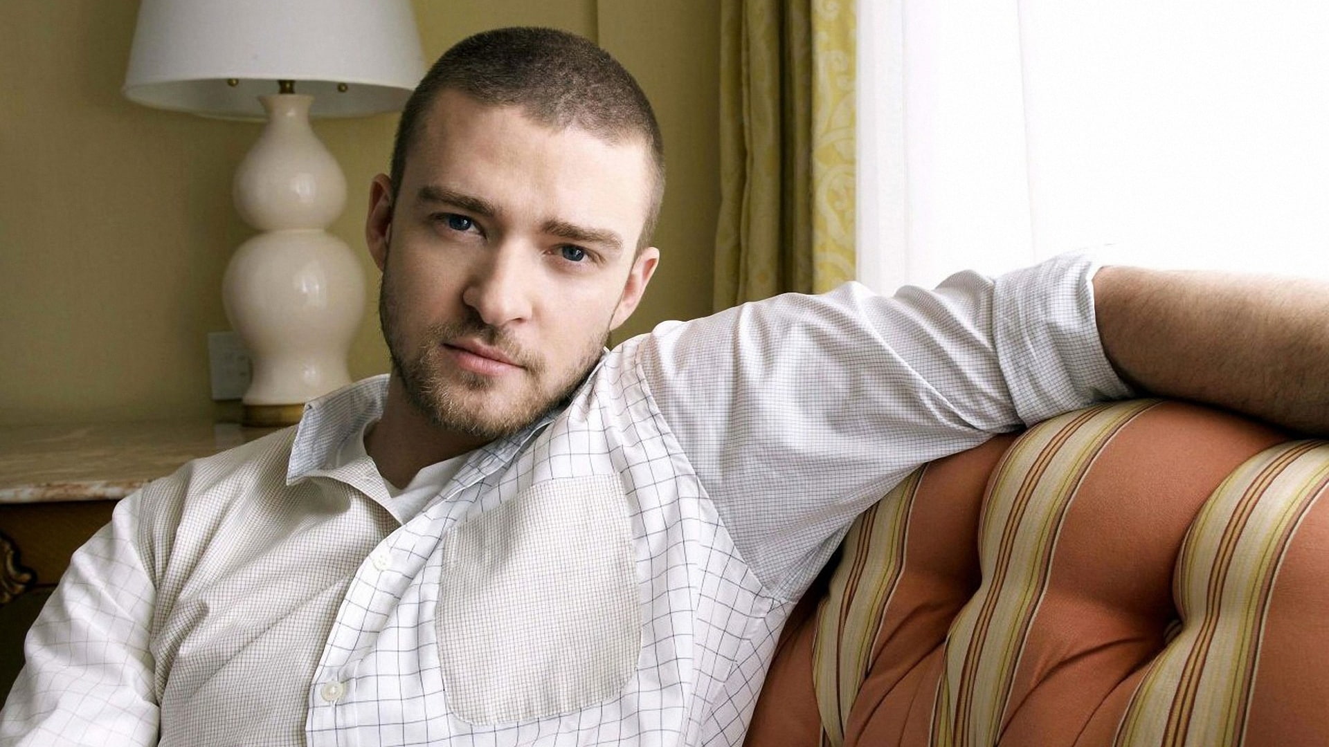 look, justin timberlake, 1080P, sofa, lamp, room, HD Wallpaper