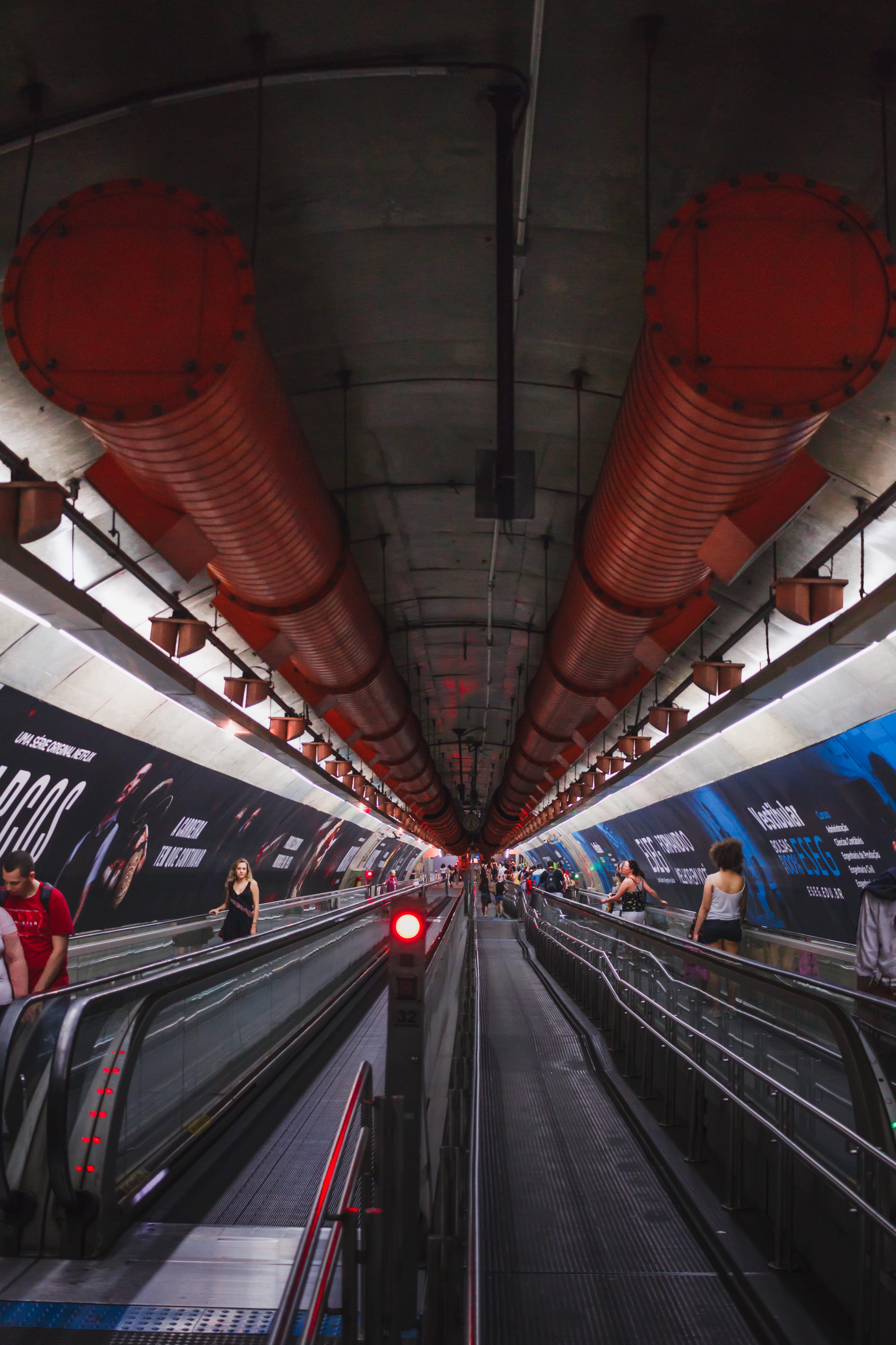 tube, using, track, architecture, indoors, motion, travel, subway station, built structure, transportation, walkalator, rail transportation, land vehicle, Phone HD Wallpaper