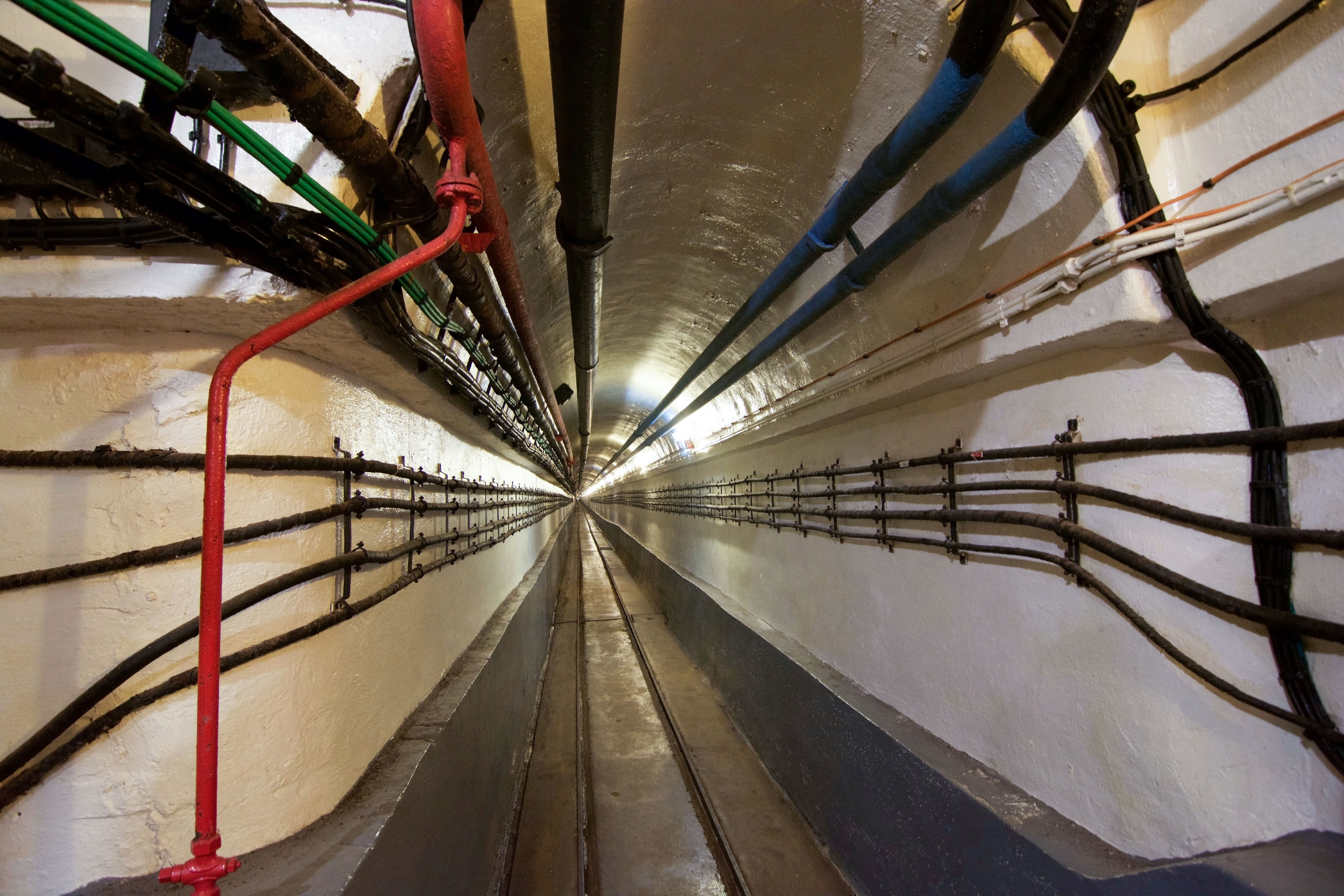 ceiling, modern, no people, empty, pipe - tube, nature, war, grinder, diminishing perspective, ww2, illuminated, industry, mechanic, connection, train, HD Wallpaper