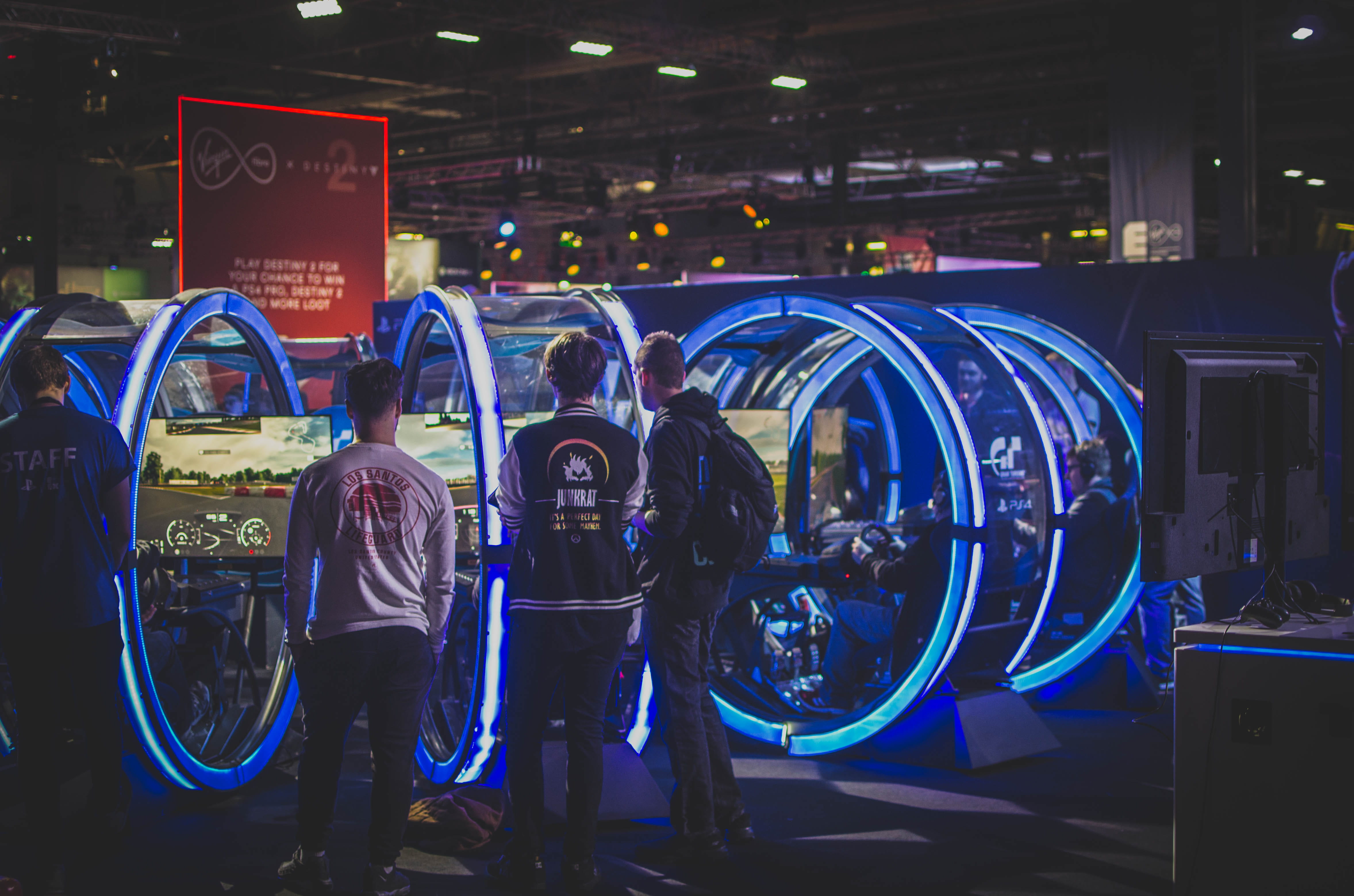 people, machinery, front, arcade, western script, standing, communication, connection, racing, internet, fun, real people, text, men, screen, night, modern, HD Wallpaper