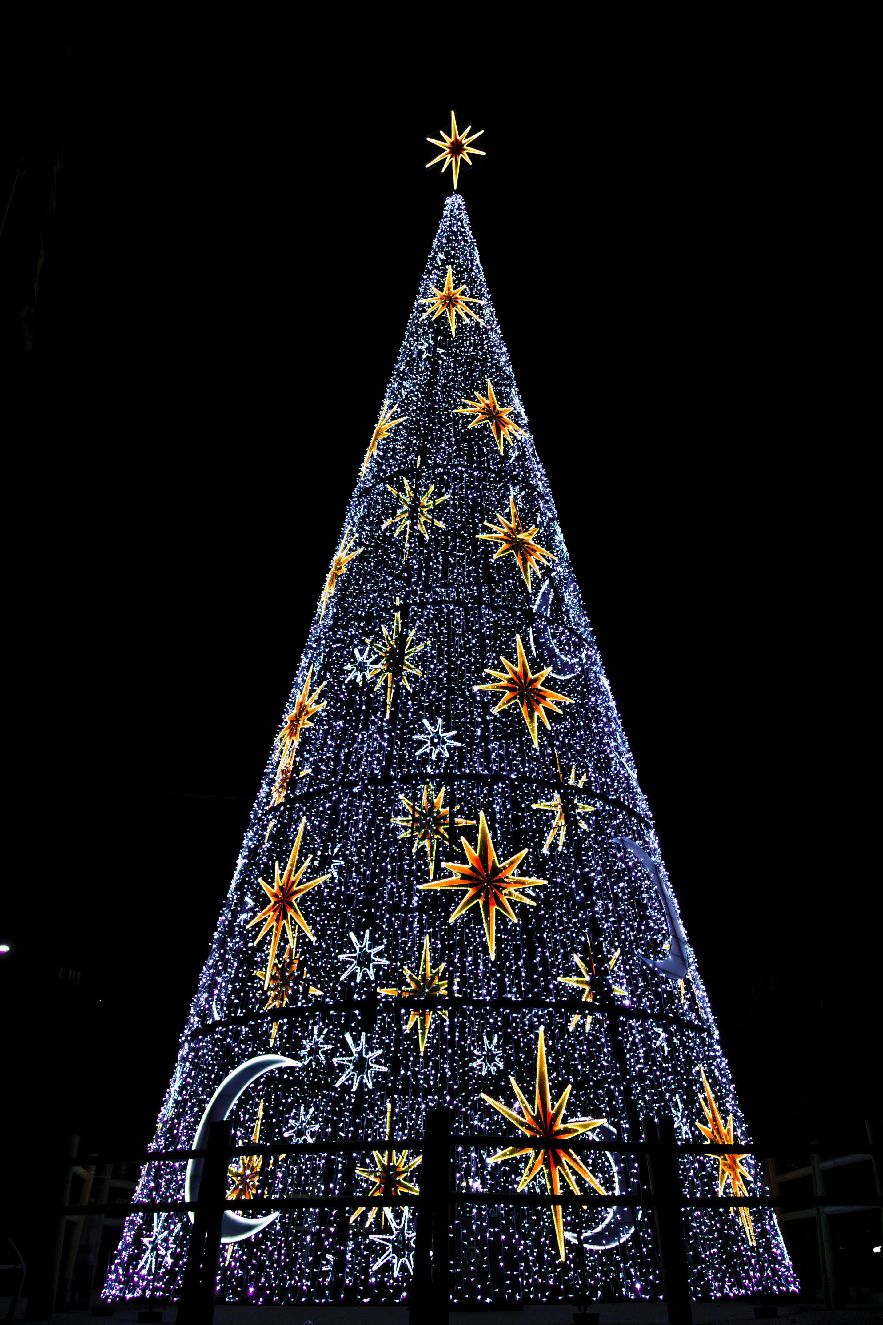 celebration event, celebration, star shape, spain, background, night lights, create, lights, 4K, sky, imagine, artist, night, illuminated, christmas, low angle view, Phone HD Wallpaper