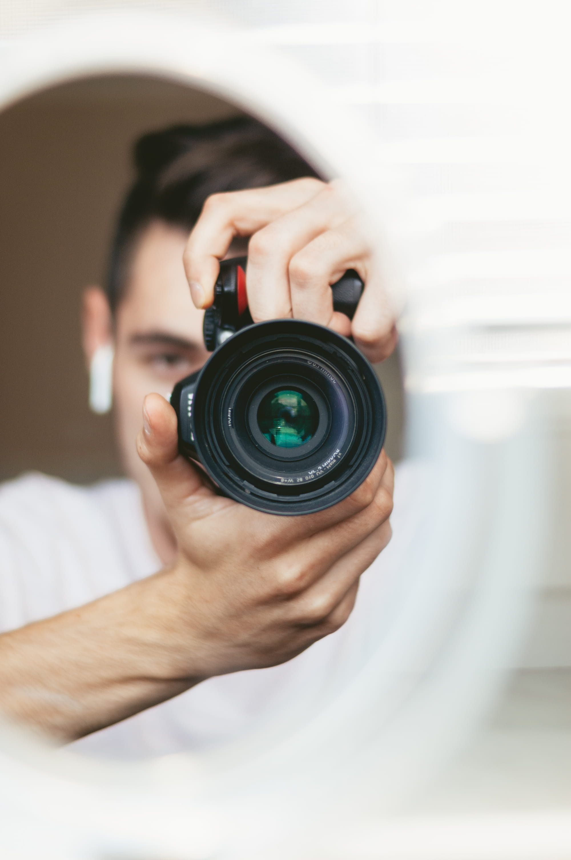 young man, digital Camera, hobbies, selective, close-up, photographer, selfie, looking, studio Shot, camera len, photography, airpod, photographic Equipment, Phone HD Wallpaper