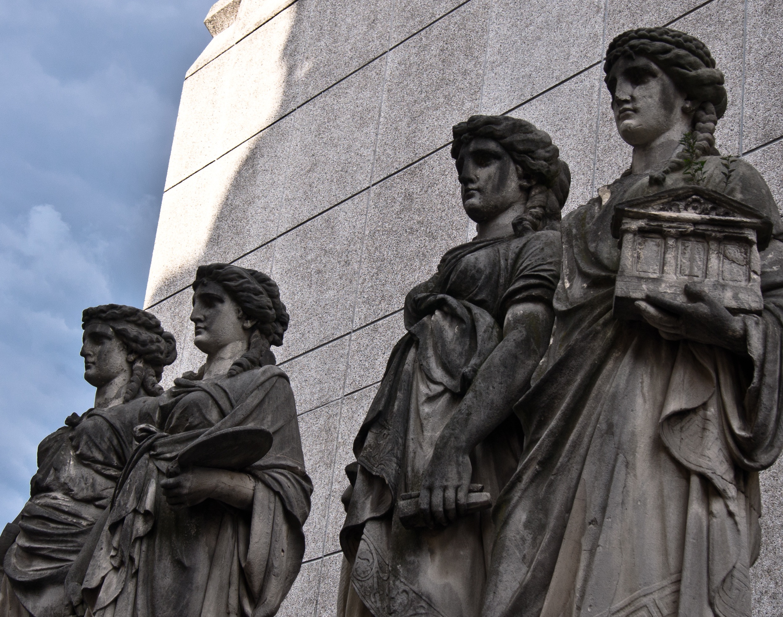europe, creativity, memorial, building exterior, düsseldorf, no people, germany, art, low angle view, tunics, greece, sculpture, day, monument, male likeness, HD Wallpaper