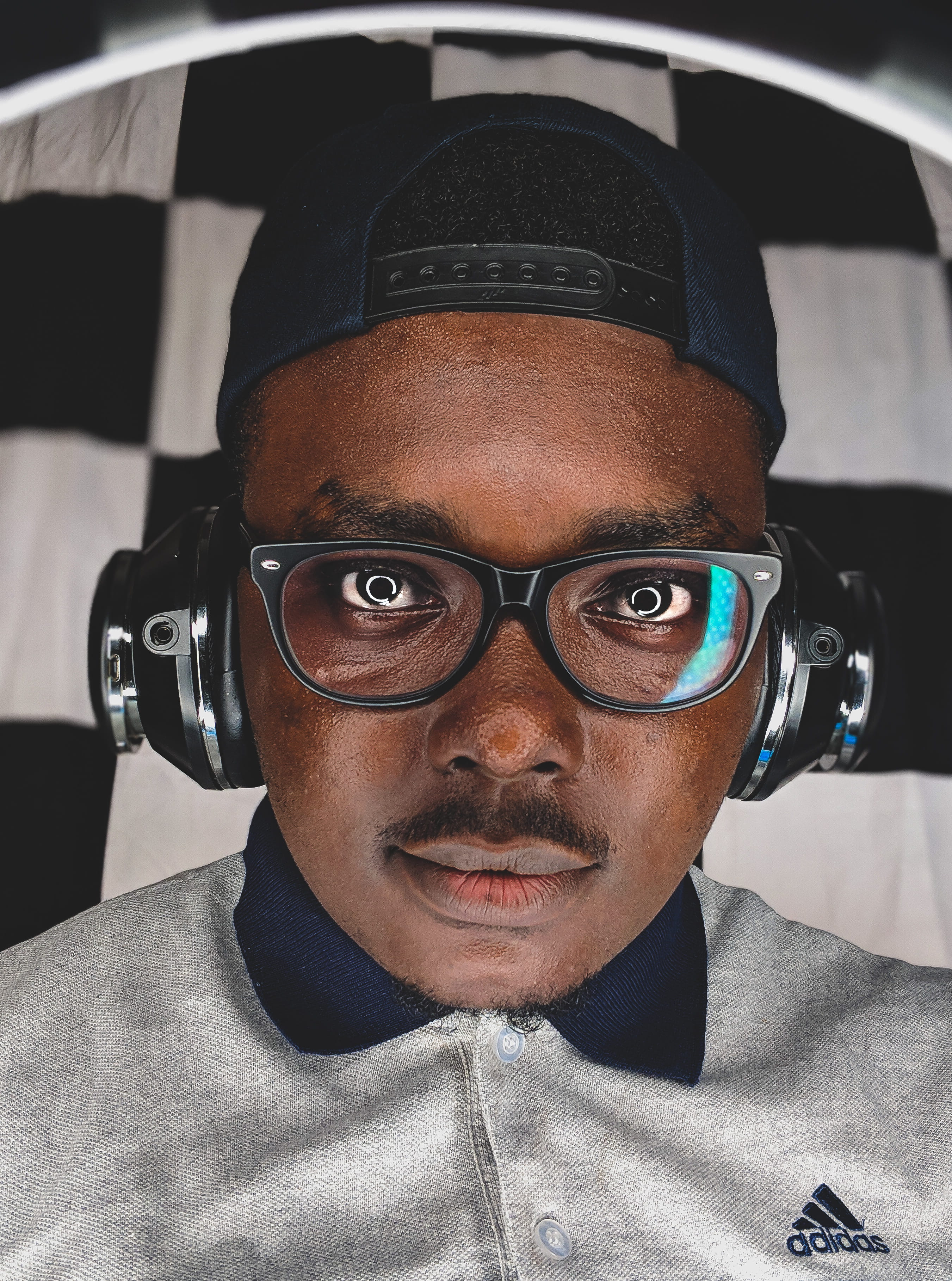 adult, hat, 2K, african, men, blur, people, cyberspace, male Beauty, reflection, male, young Adult, man, looking, real People, one Man Only, glasses, studio, Phone HD Wallpaper