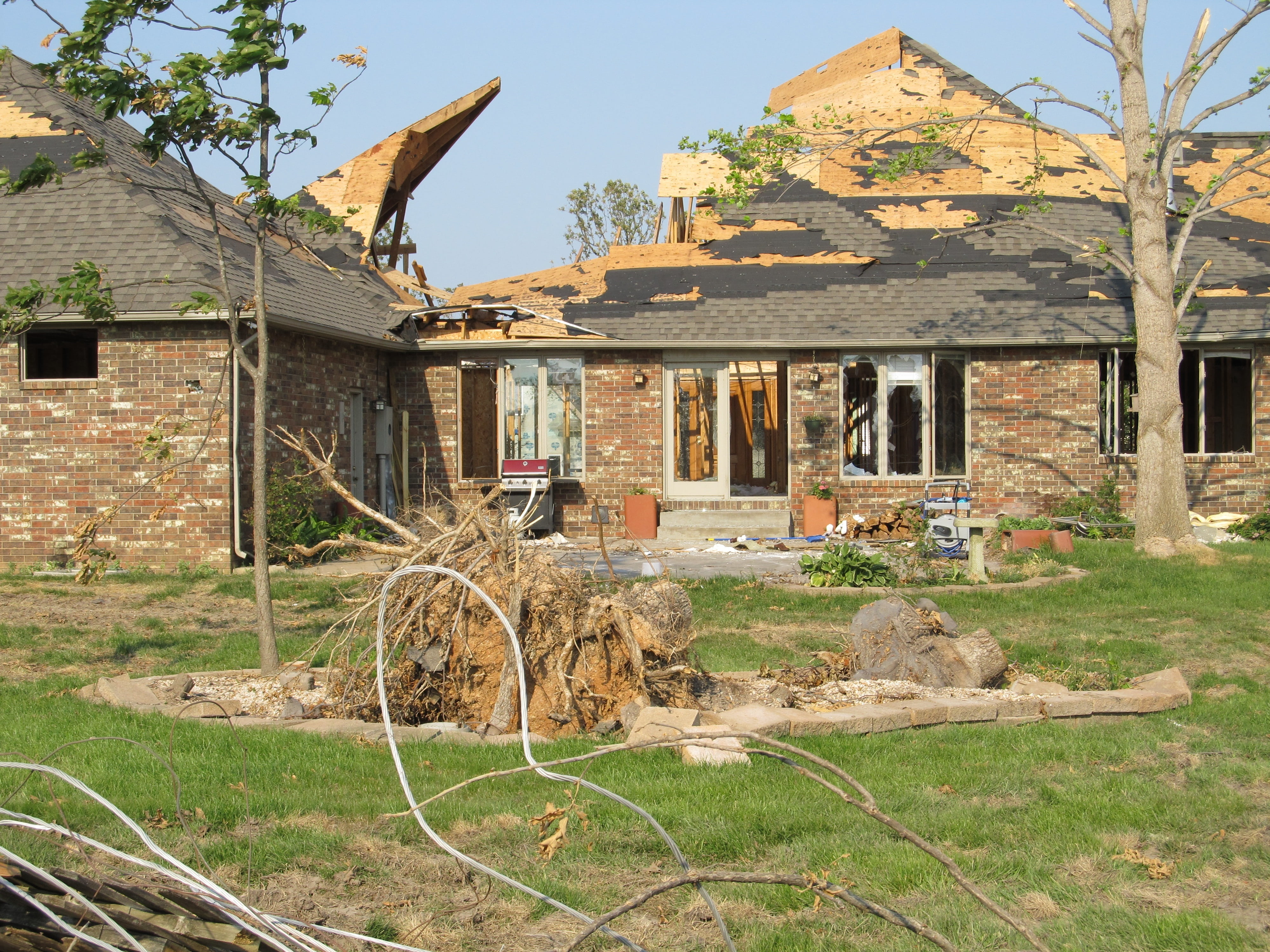 demolished, mangled, sunlight, off, disaster, ripped, roof, natural, devastation, near, emergency, destruction, day, no people, nature, force, missouri, HD Wallpaper