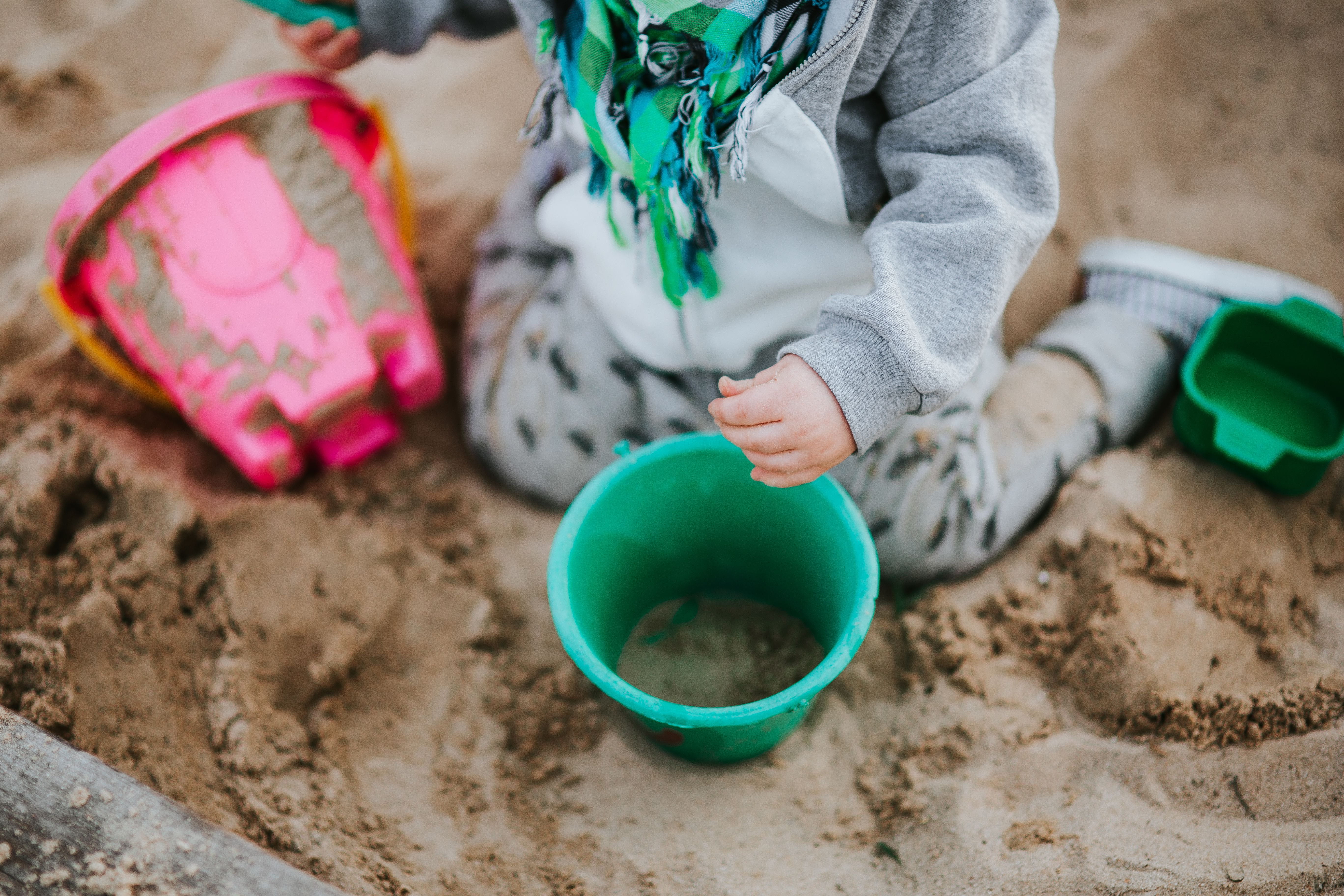 childhood, 5K, selective focus, bucket, one Person, offspring, child, human limb, day, egg, hobbies, mud, container, outdoors, shovel, human body part, HD Wallpaper