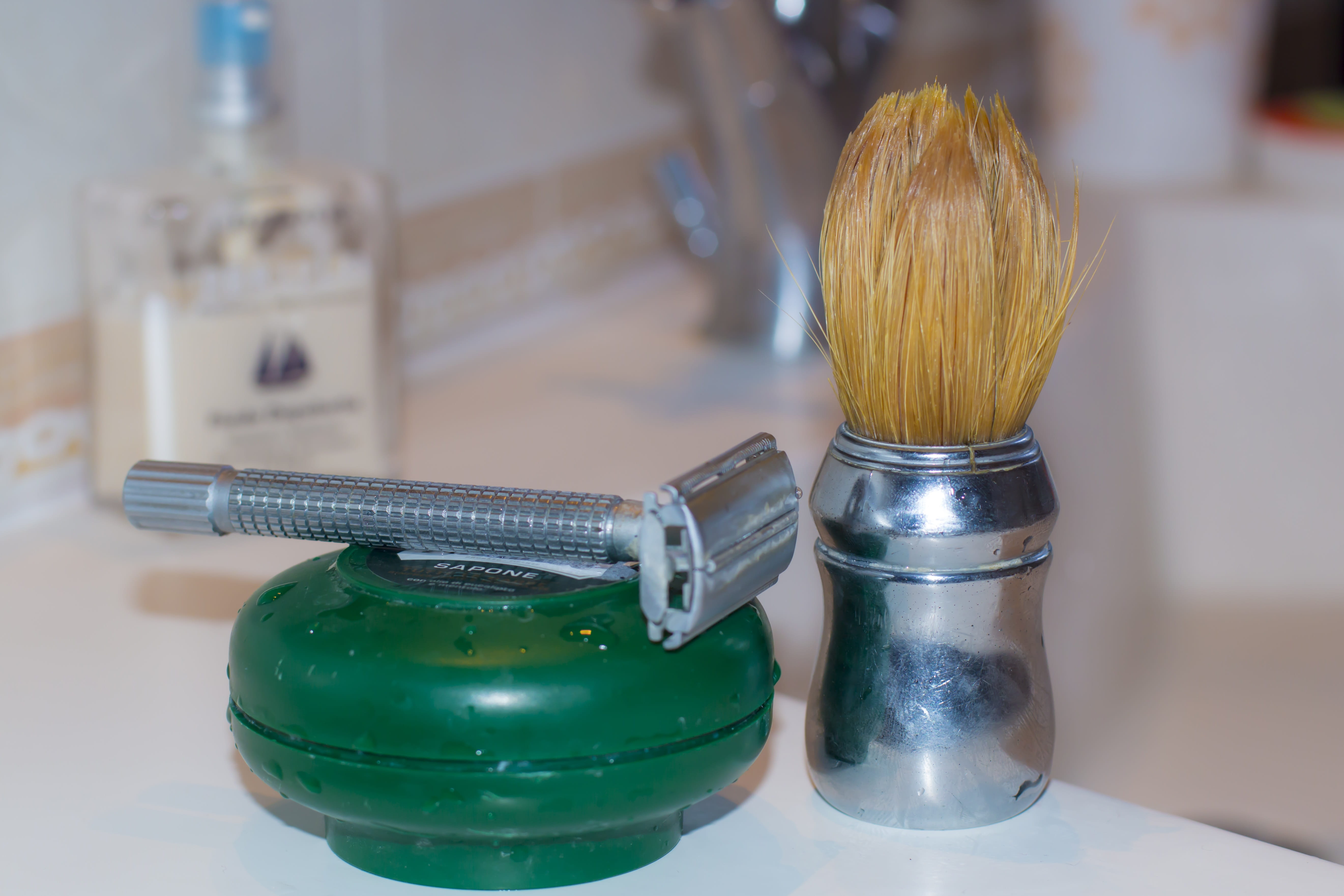 focus on foreground, no people, beauty product, preparation, male, two objects, Blade, make-up, Brush, variation, Shave, single object, barber, indoors, HD Wallpaper