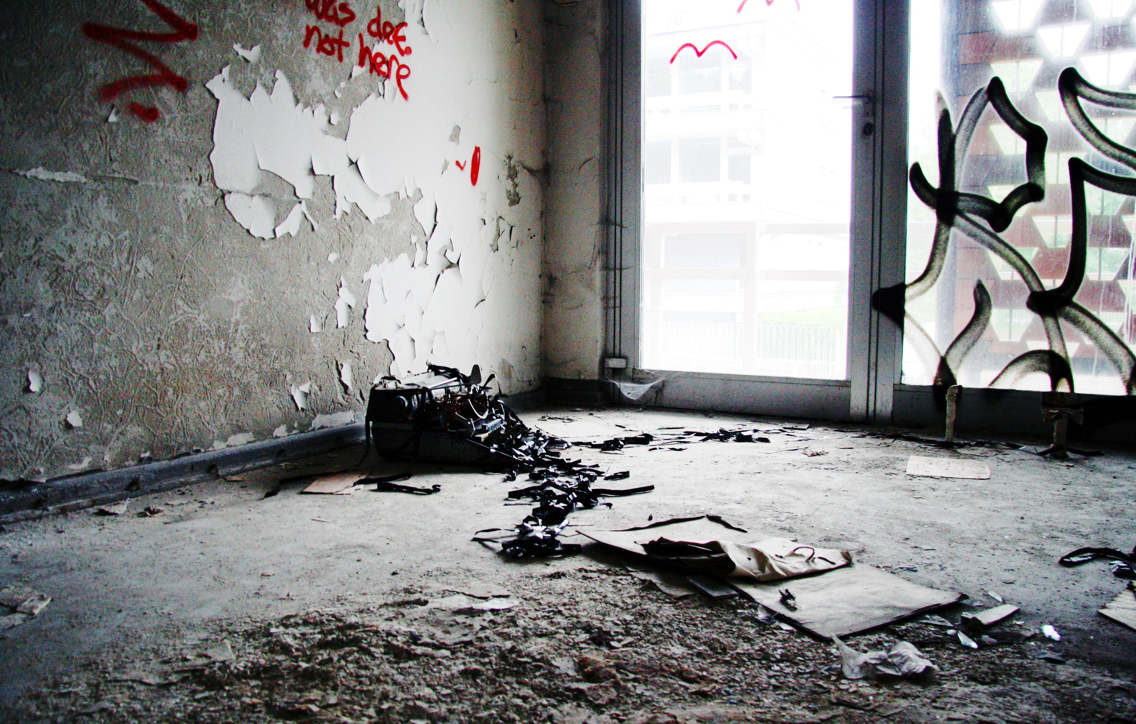 ground, deterioration, damaged, dirt, dark, destruction, day, built structure, indoors, wall - building feature, architecture, unhygienic, paper, dirty, HD Wallpaper