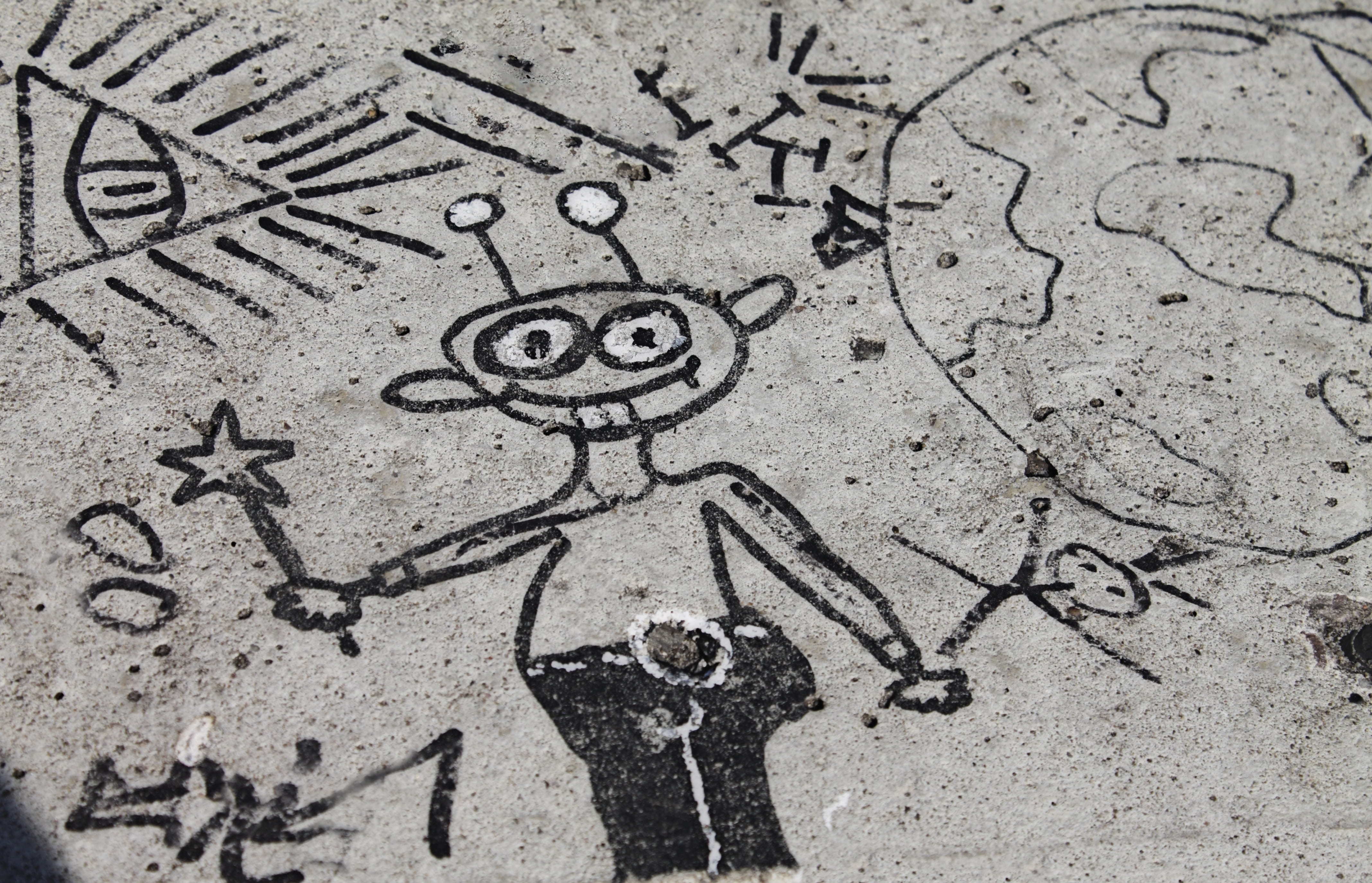 pattern, nature, 4K, pavement, human representation, males, no people, creativity, graffiti, shape, close-up, representation, figure, built structure, HD Wallpaper