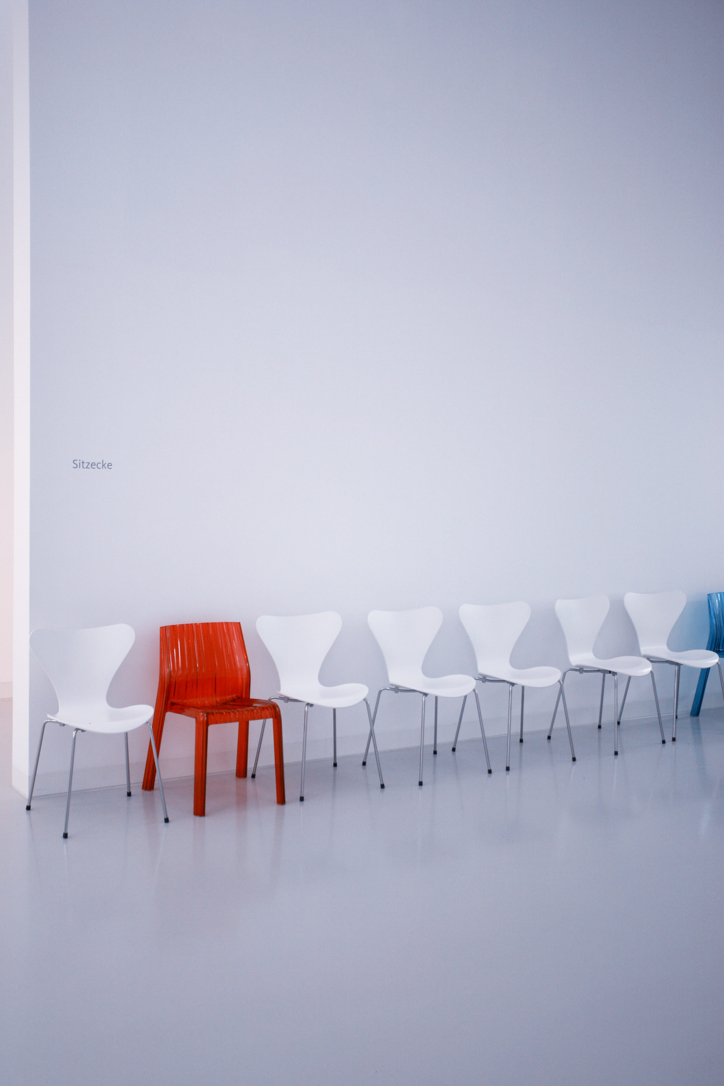 shade, blue, meeting room, reception room, table, tranquility, 4K, germany, beauty in nature, seat, in a row, group of objects, floor, inside, clinic, Phone HD Wallpaper
